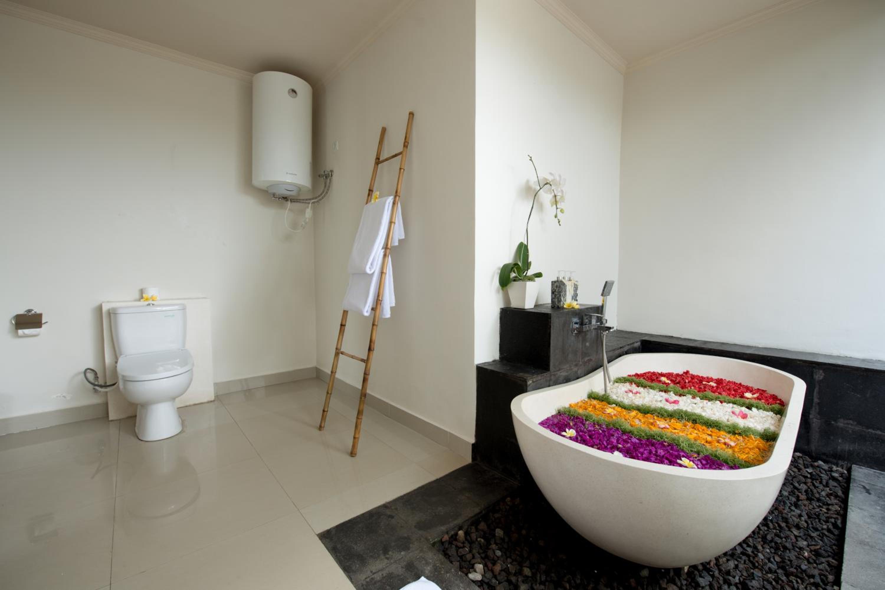 Three-Bedroom Villa - Photo 25