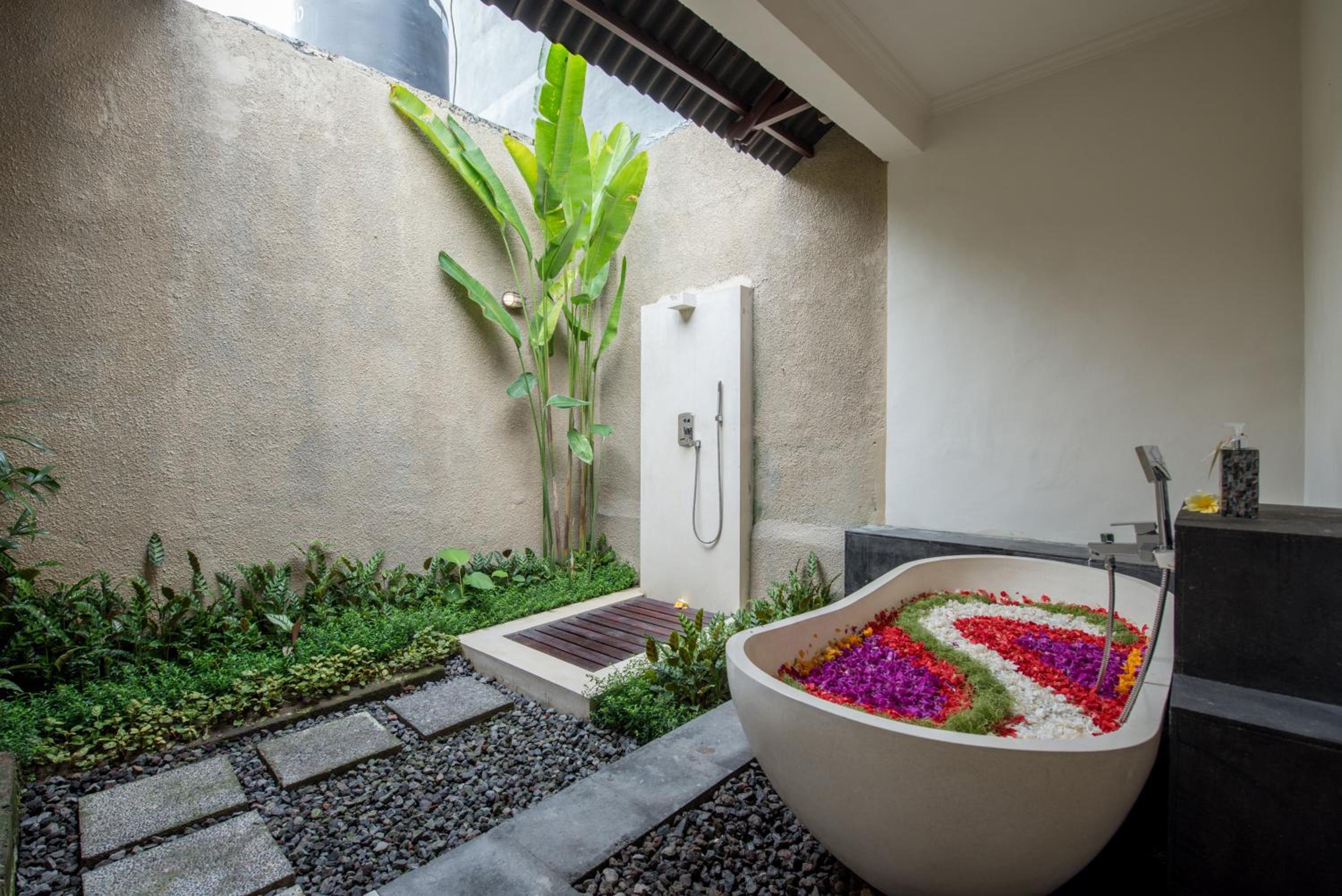 Three-Bedroom Villa - Photo 36