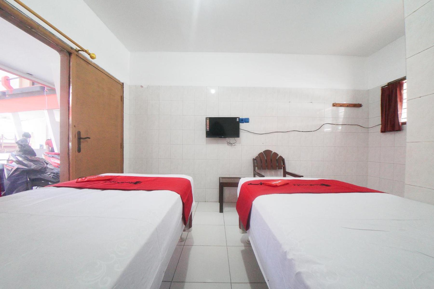 Twin Room - Photo 8