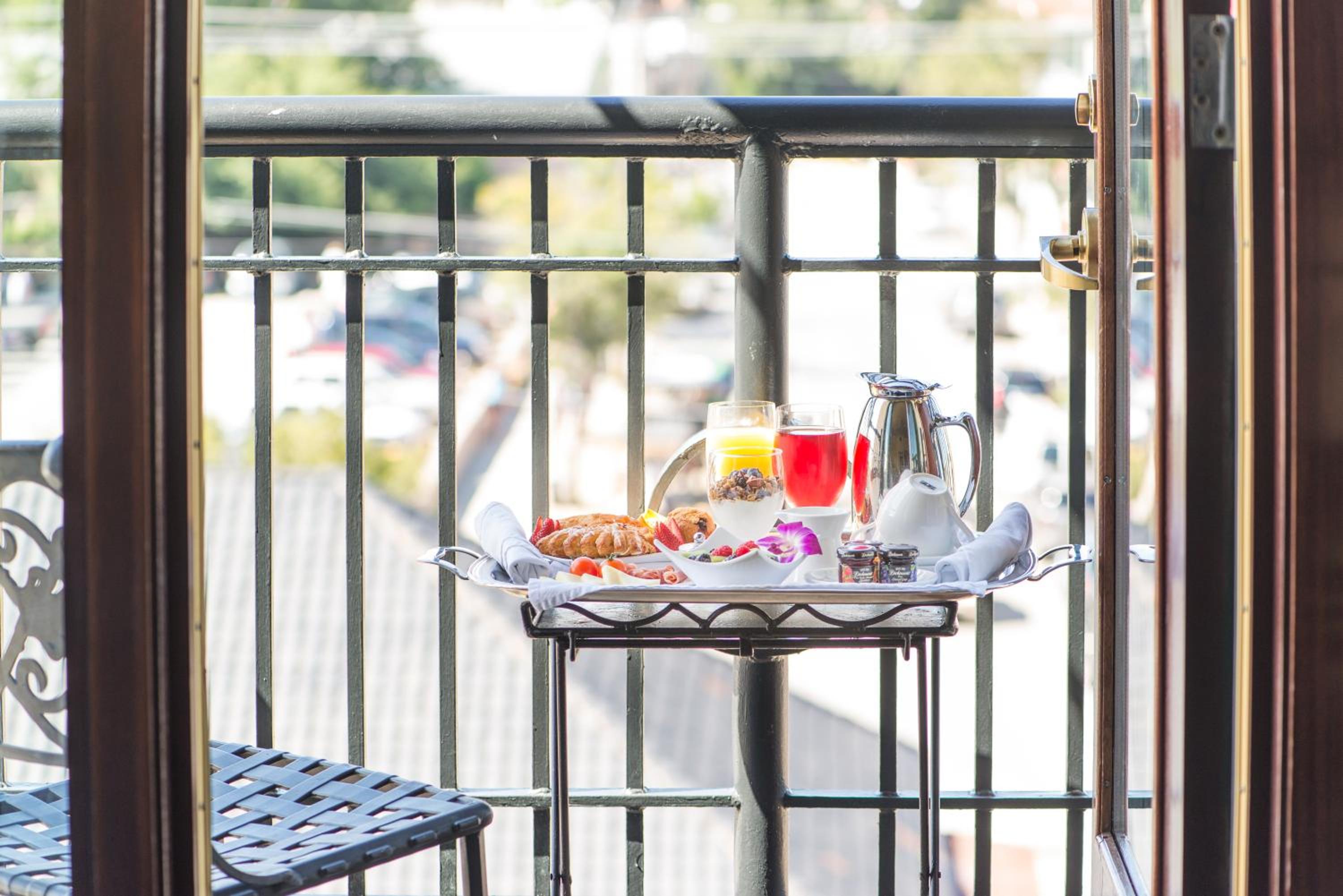 King Suite with Balcony photo 3