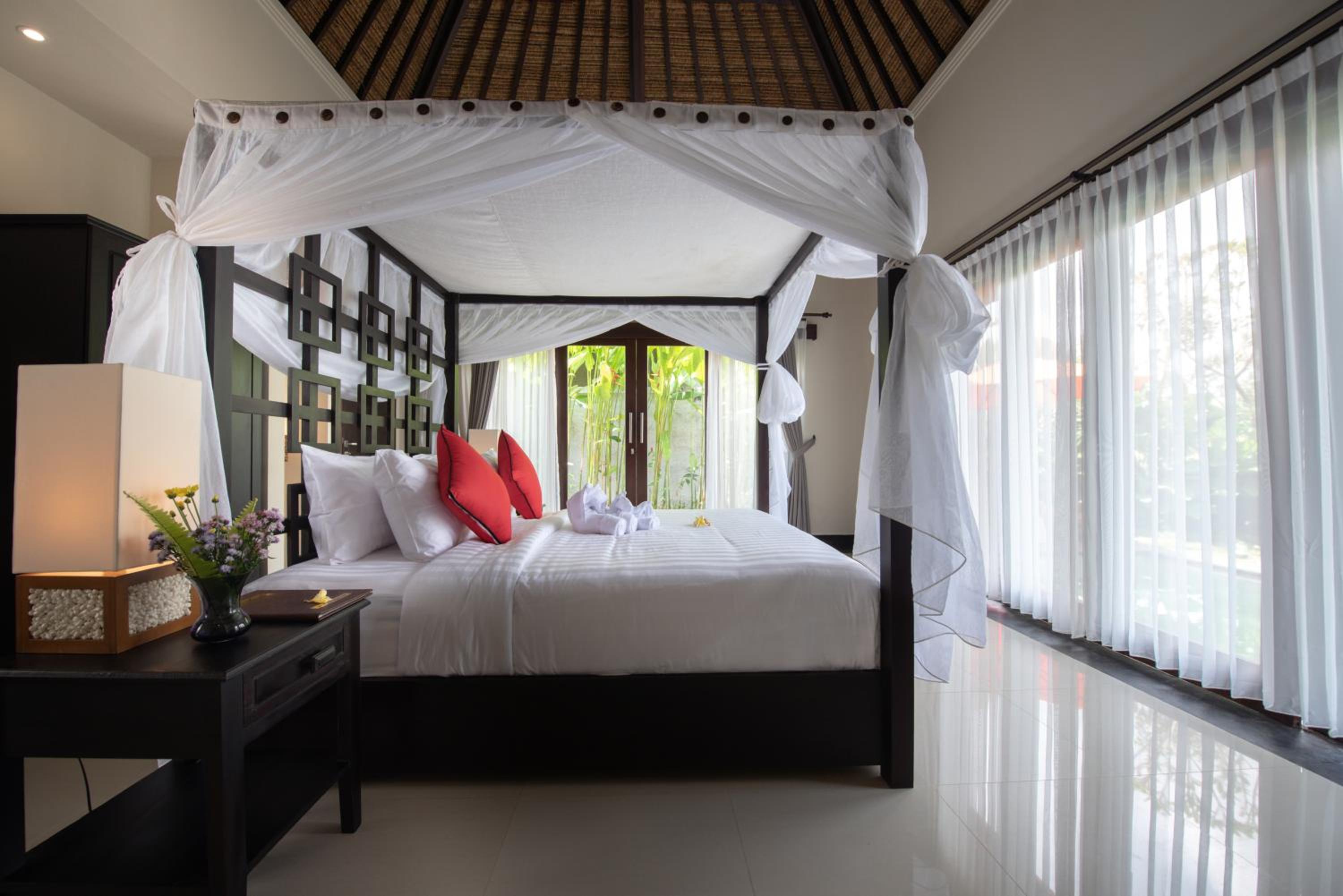 Three-Bedroom Villa - Photo 1