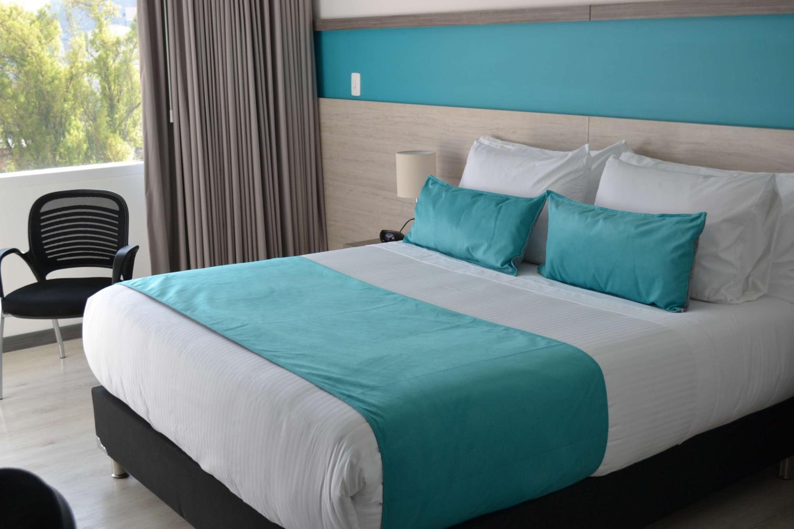 Standard Queen Room