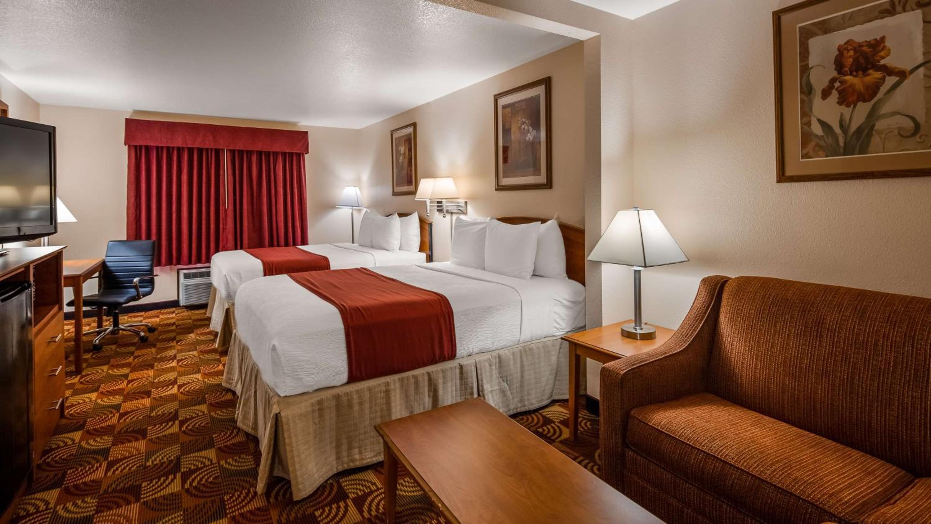 Queen Suite with Two Queen Beds - Non-Smoking photo 1