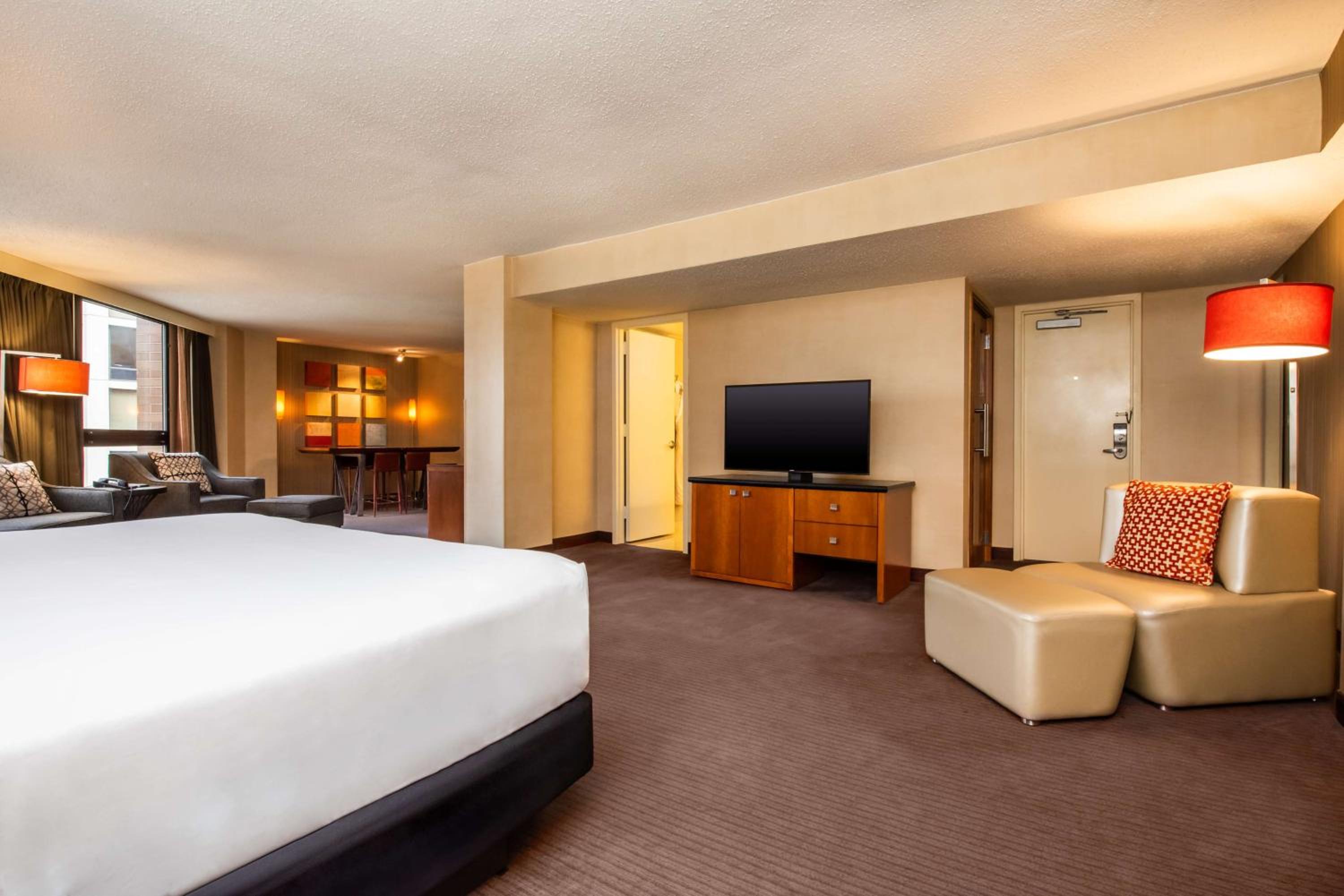 Skyline Junior Suite thumbnail 5