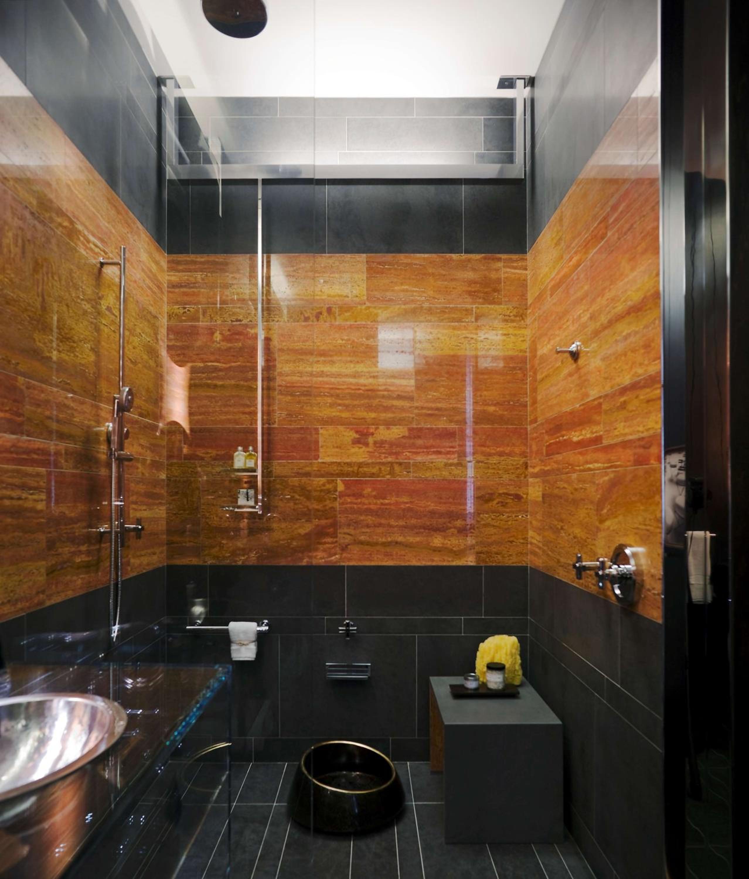 King Room with Accessible Shower - Disability Access thumbnail 5