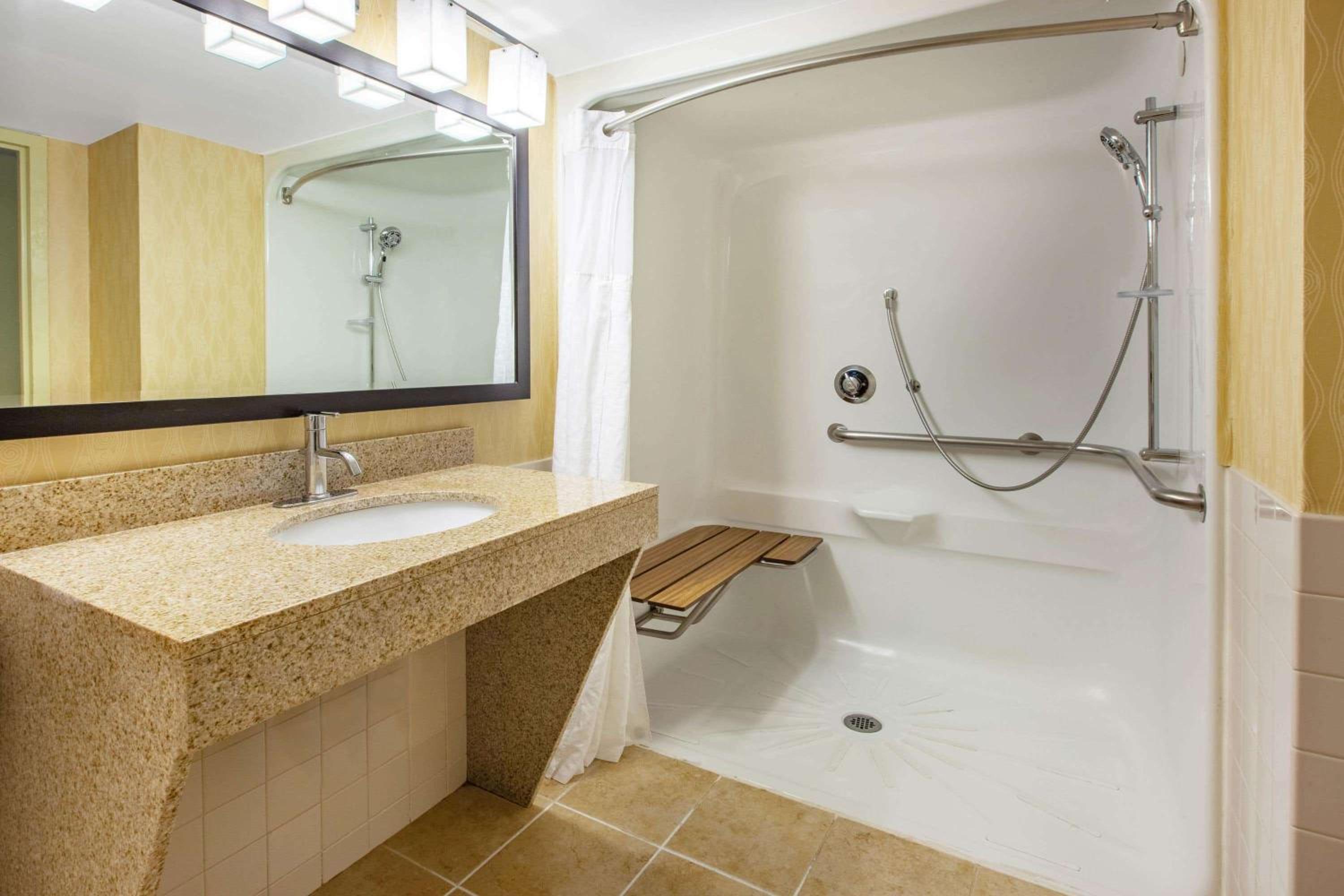 King Room - Mobility Access/Non-Smoking - Photo 4