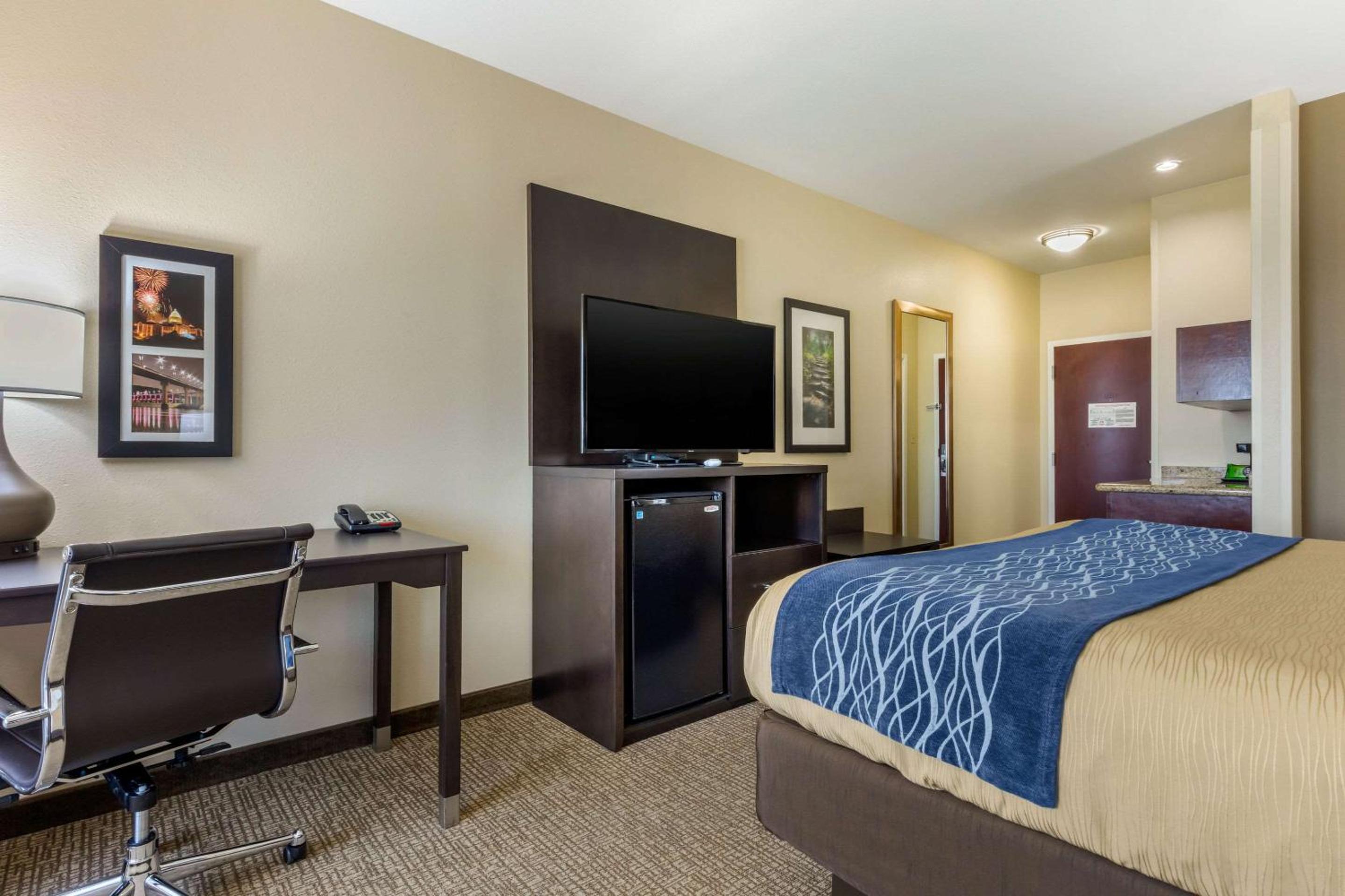 King Room - Non-Smoking - Photo 2