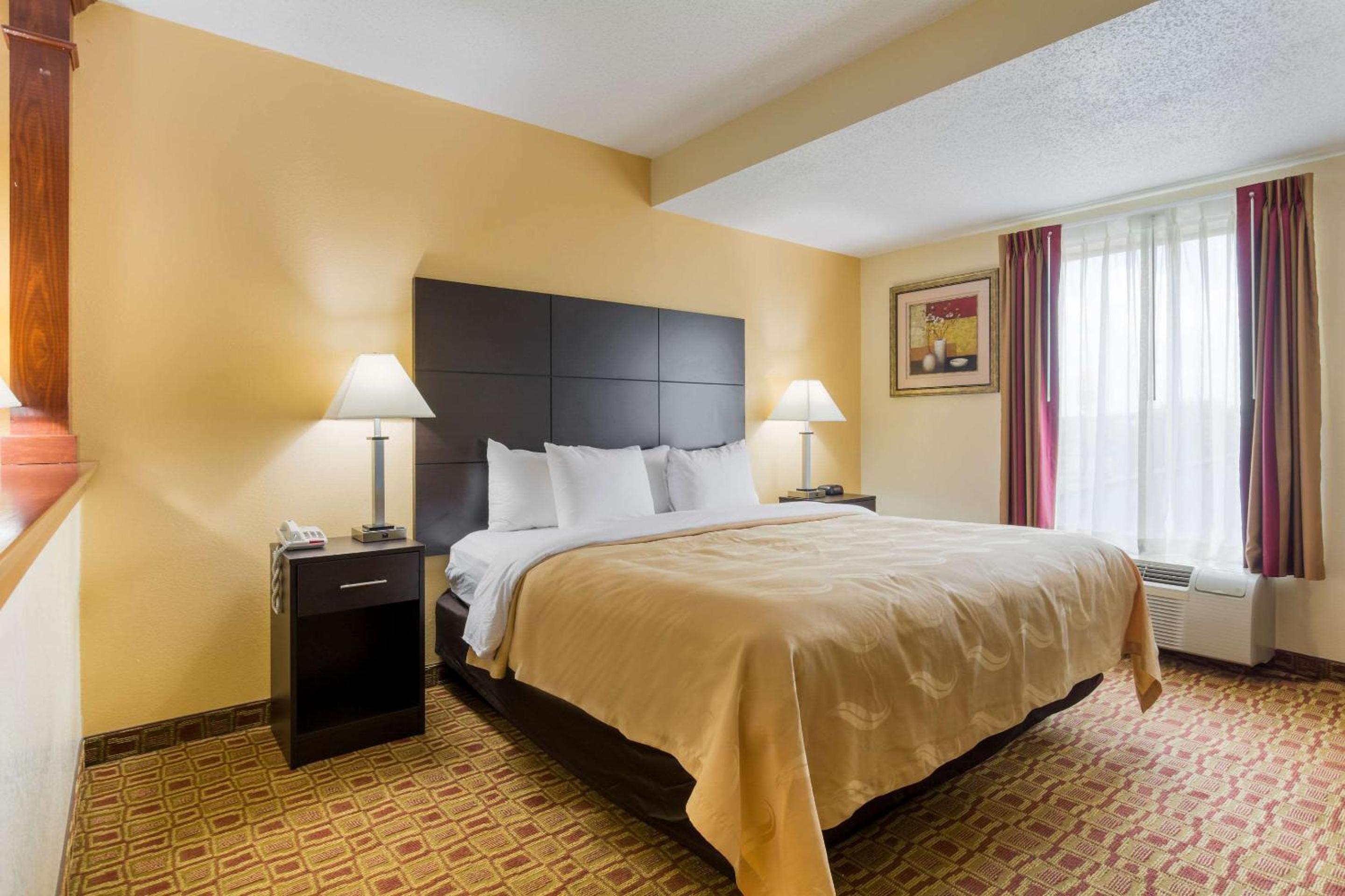 King Room - Non-Smoking - Photo 1