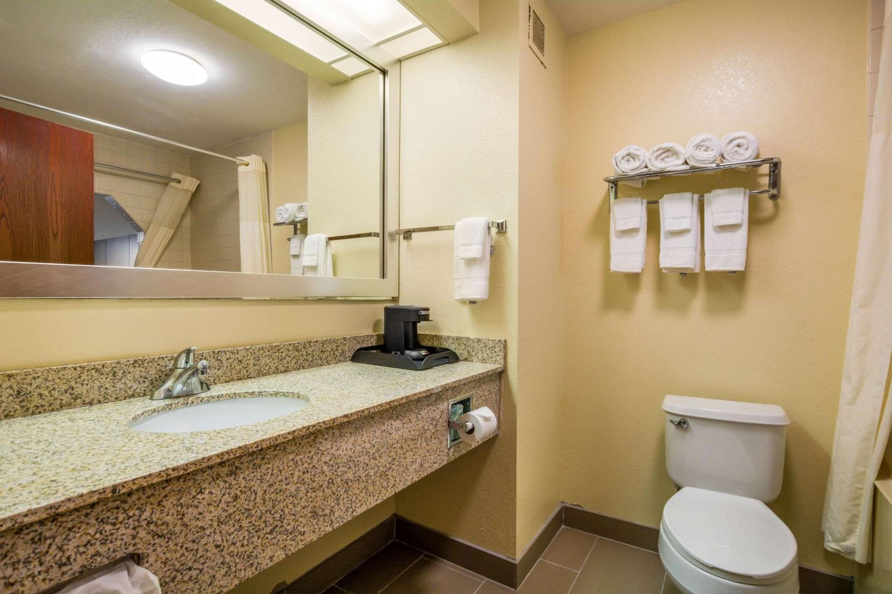 King Room - Non-Smoking - Photo 2