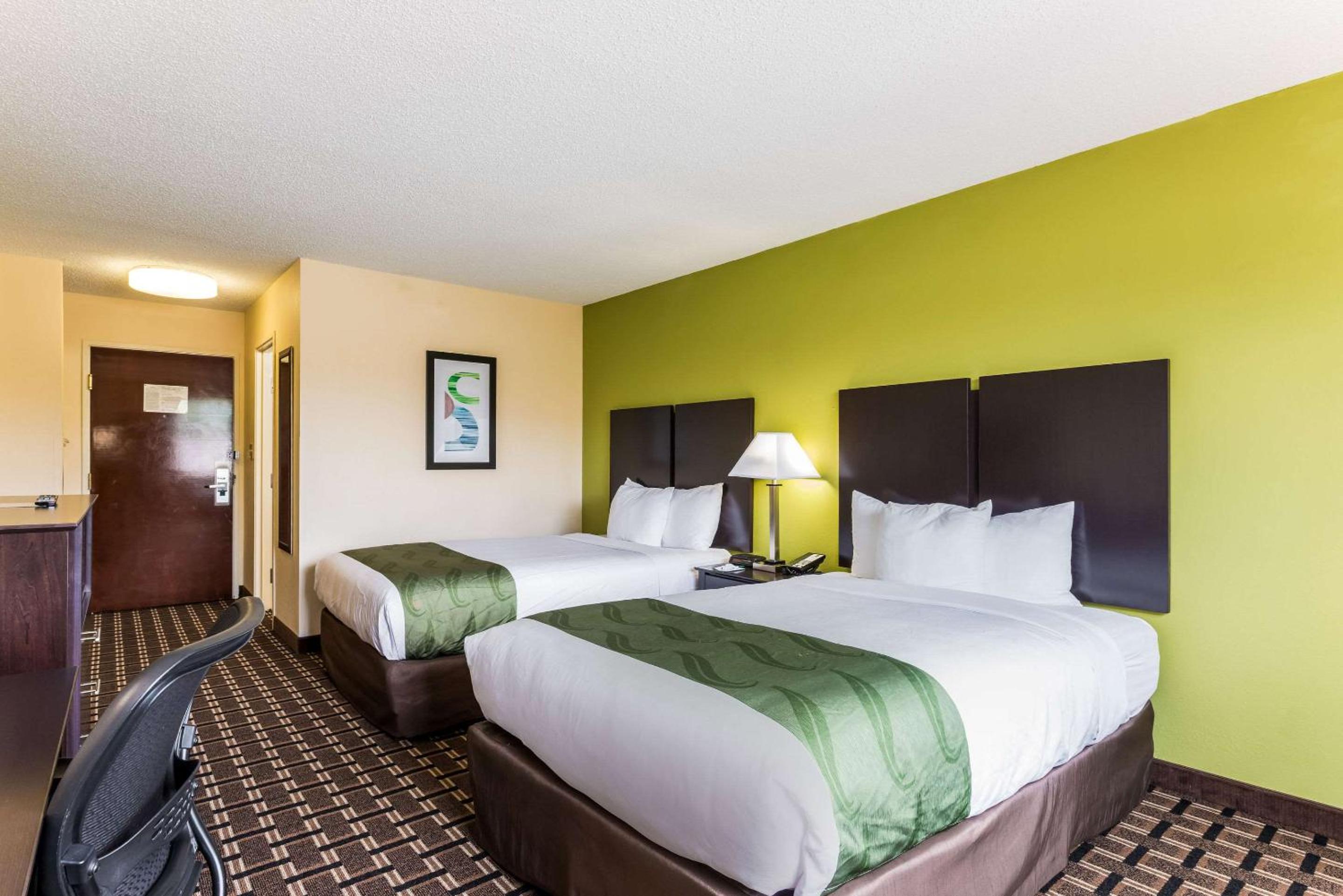 Double Room with Two Double Beds - Smoking photo 1