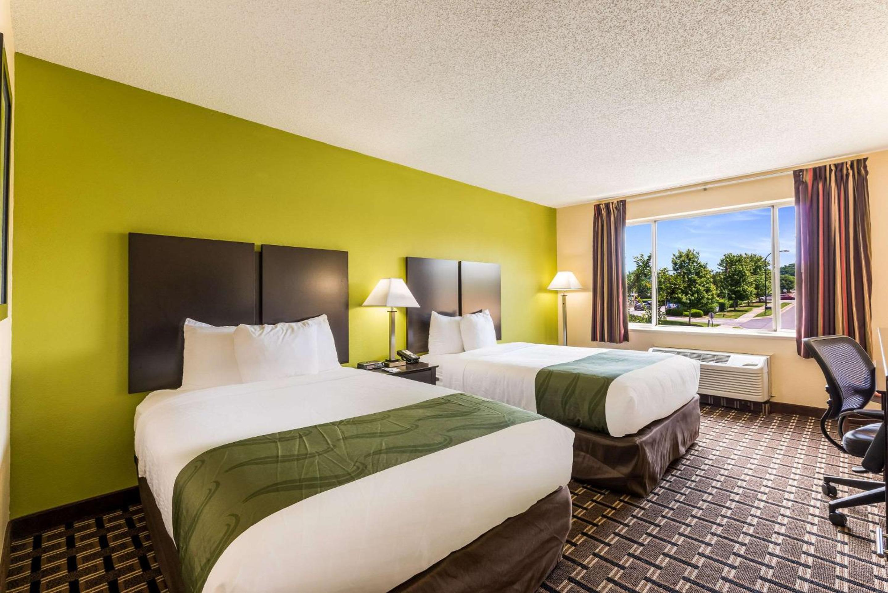 Double Room with Two Double Beds - Smoking photo 3