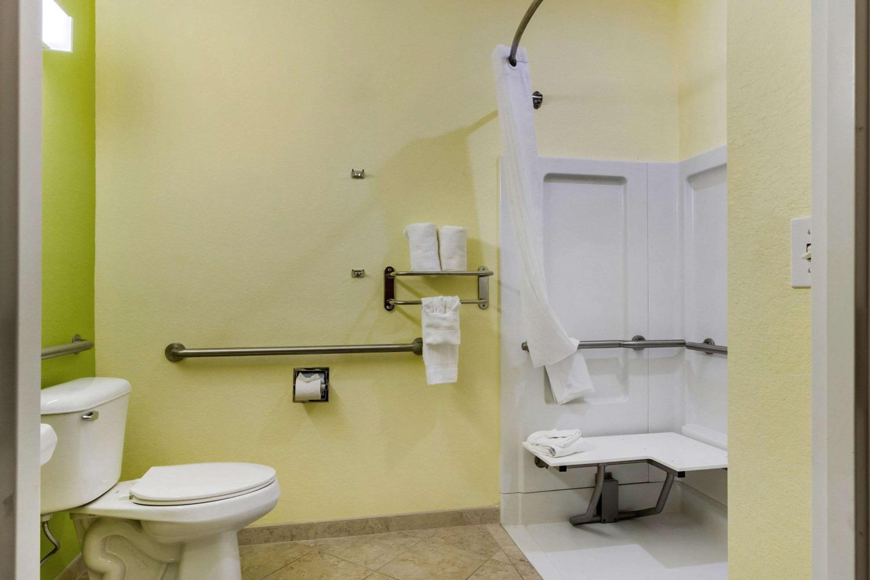 Queen Room - Accessible/Non-Smoking - Photo 3
