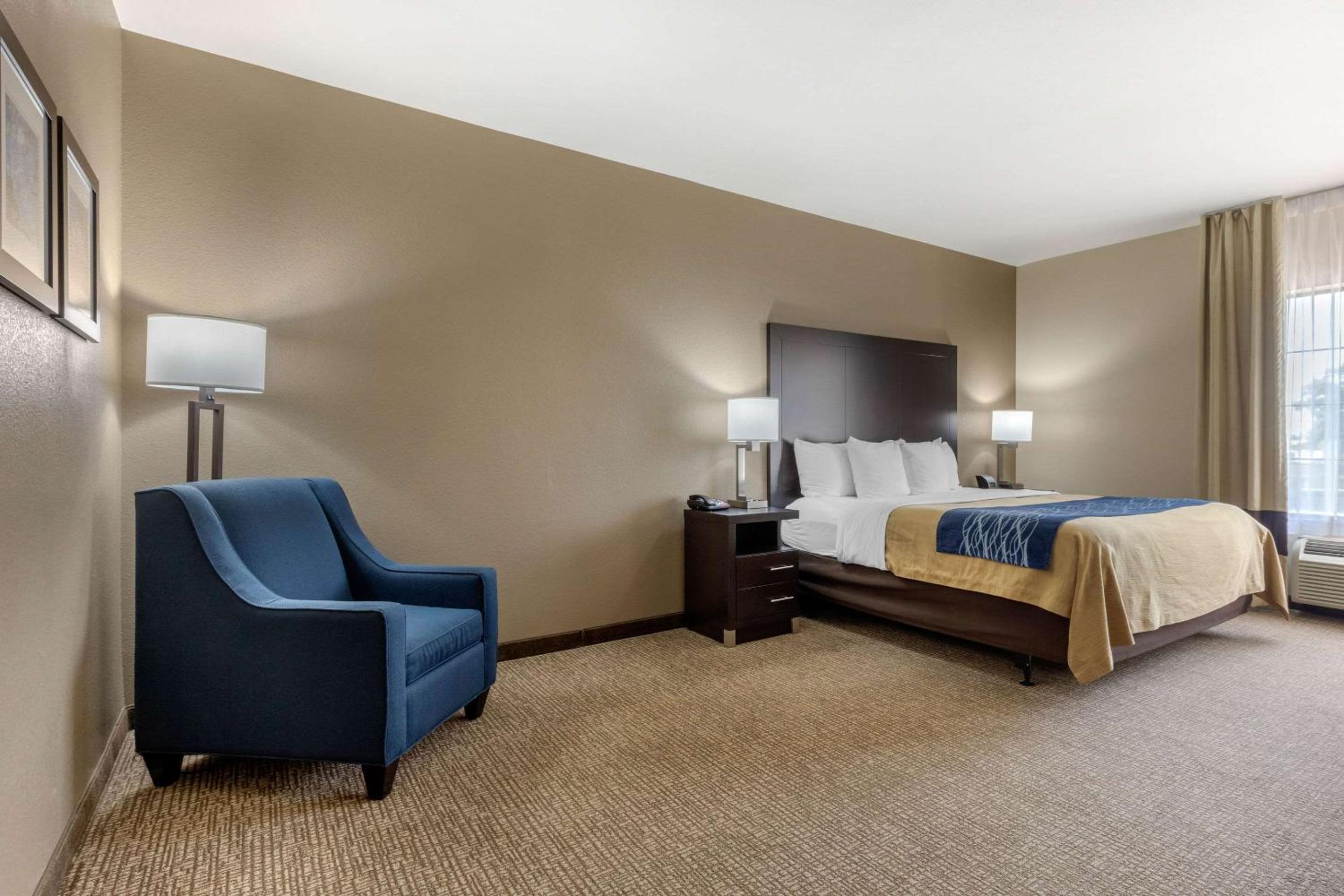 King Room - Accessible/Non-Smoking - Photo 3