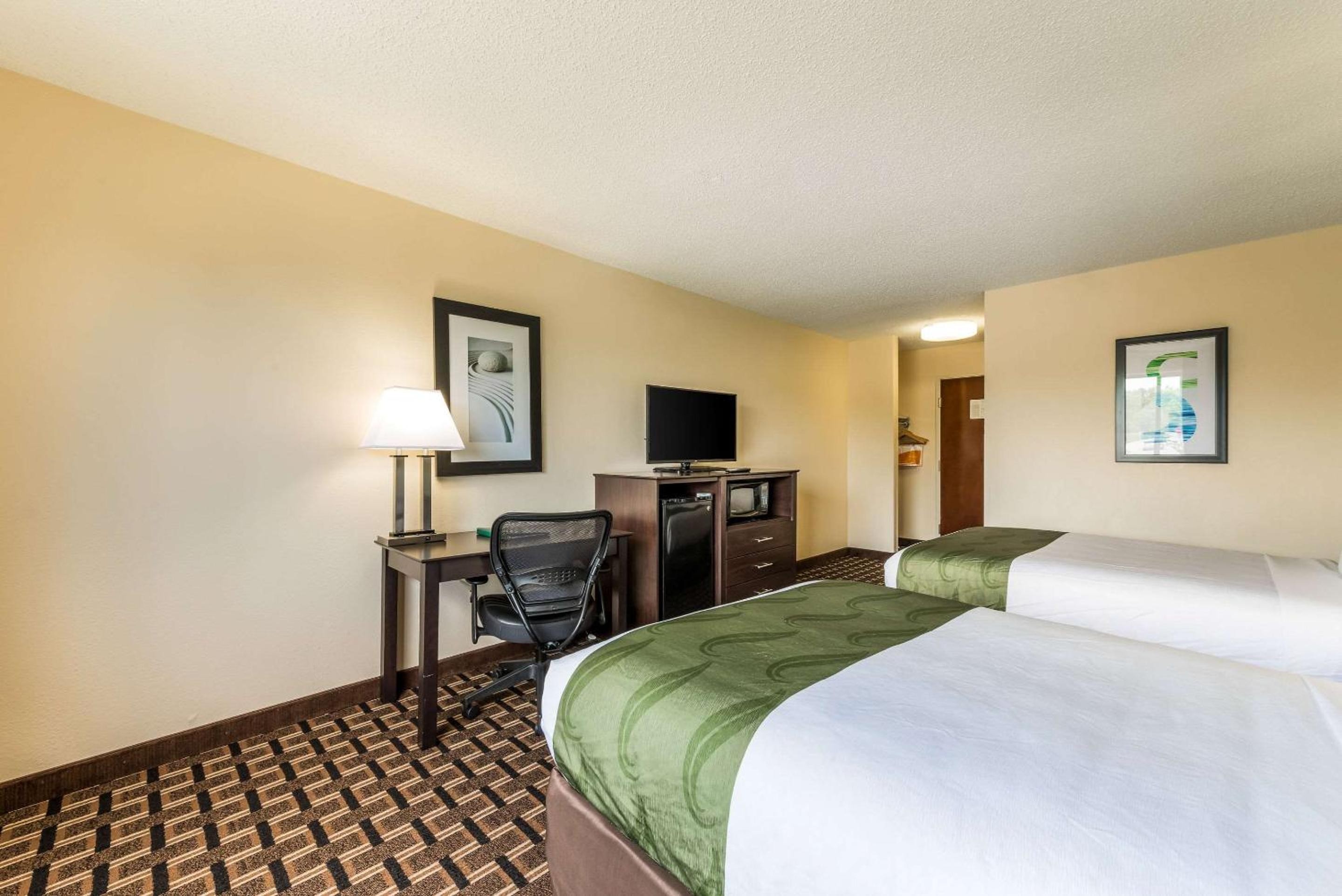 Double Room with Two Double Beds - Accessible/Non-Smoking photo 3