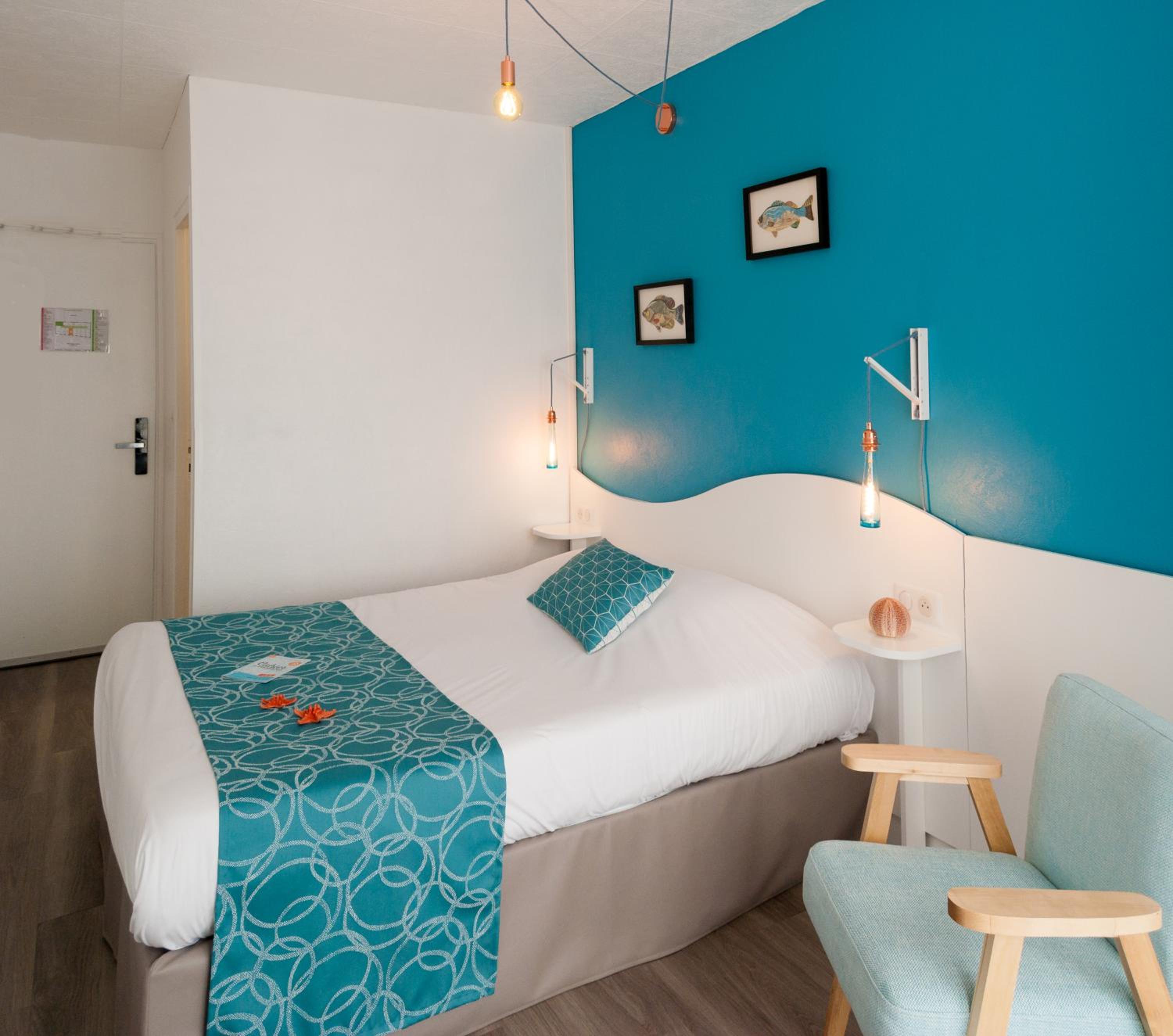 Comfort Room with Balcony - Photo 3