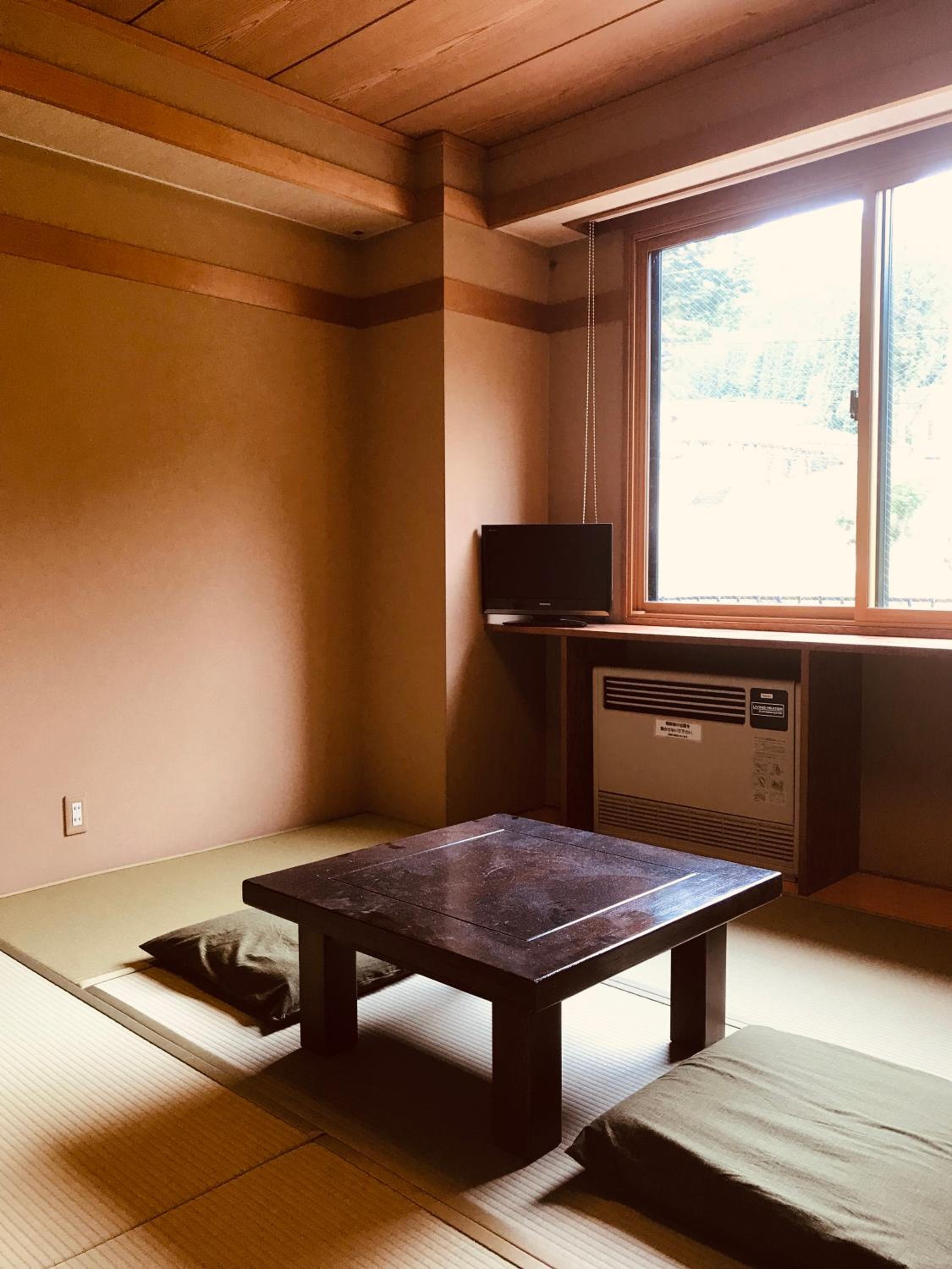 Single Room with Shared Shower and Toilet photo 2