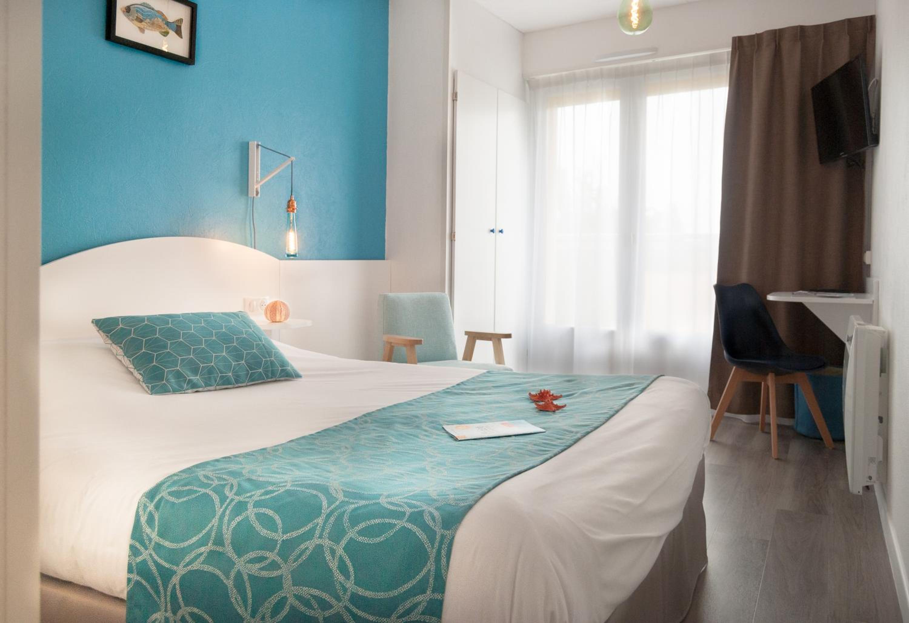 Comfort Room with Balcony - Photo 5