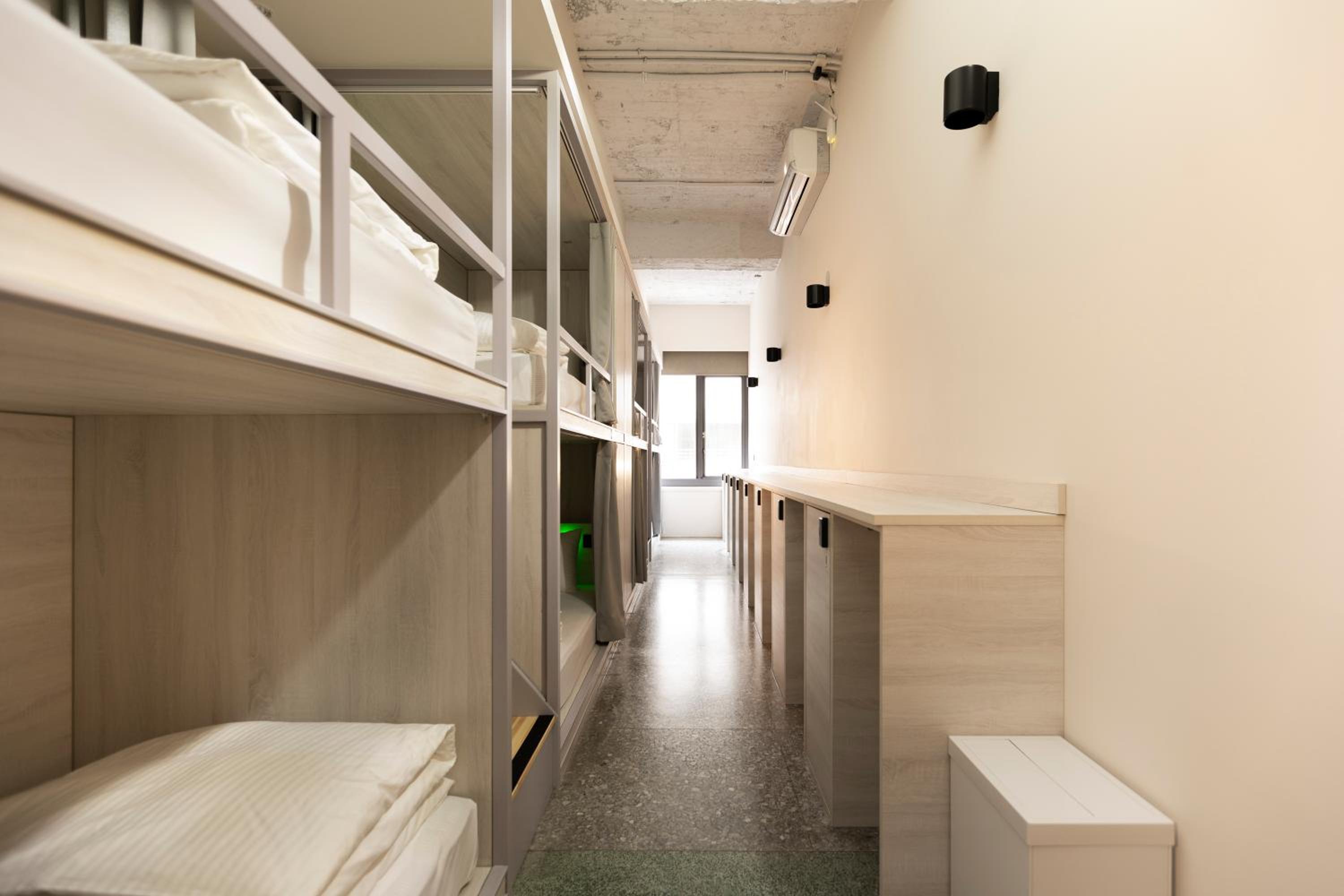 Single Bed in Mixed Dormitory Room