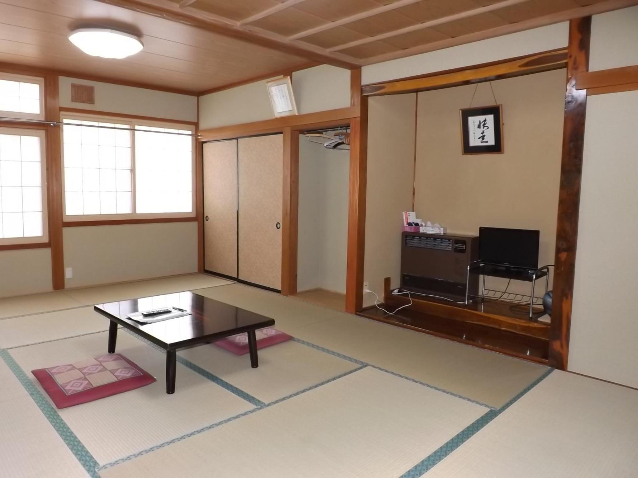 Japanese-Style Superior Room with Shared Bathroom photo 1
