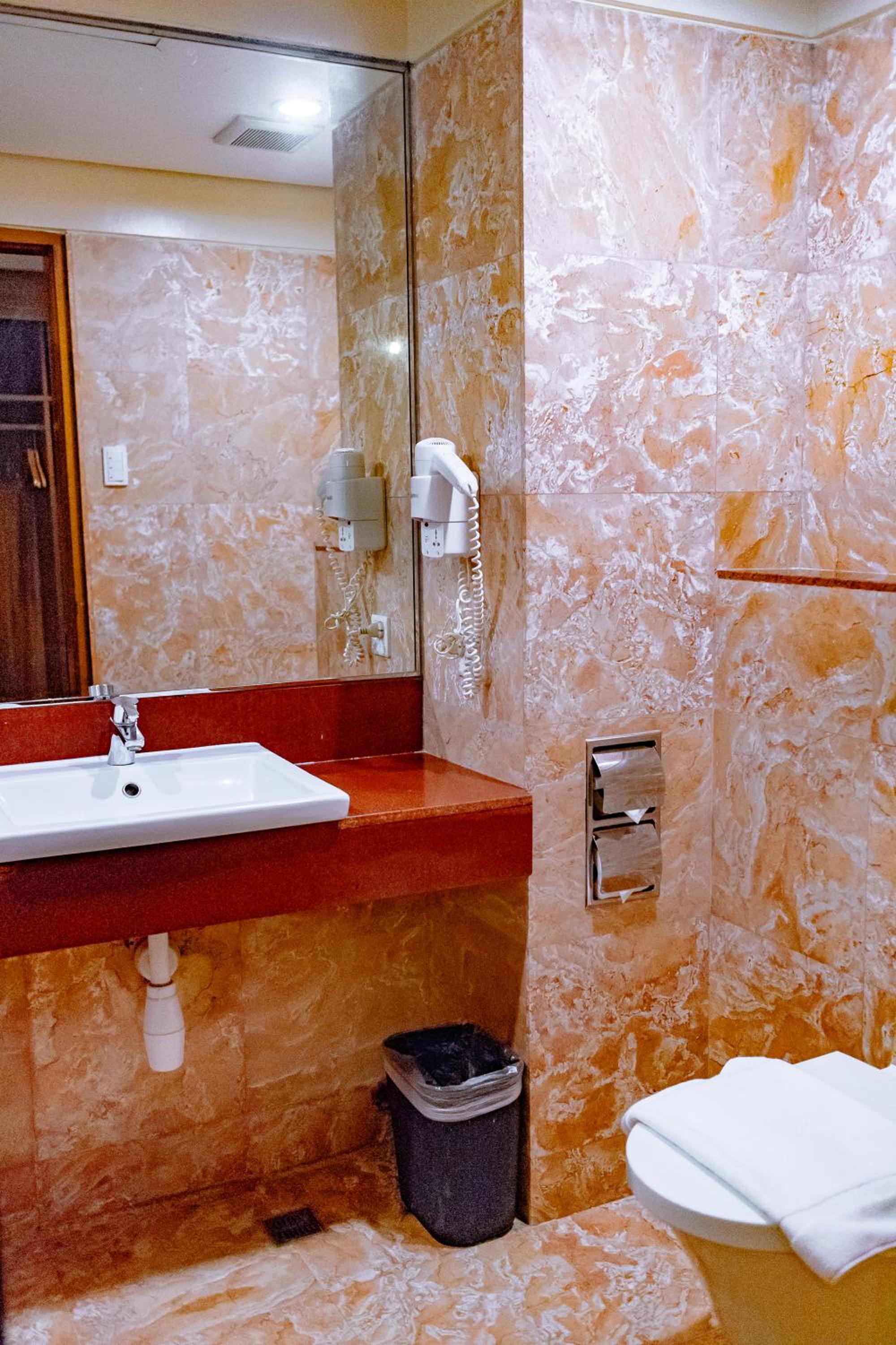 Deluxe Room - Photo 4