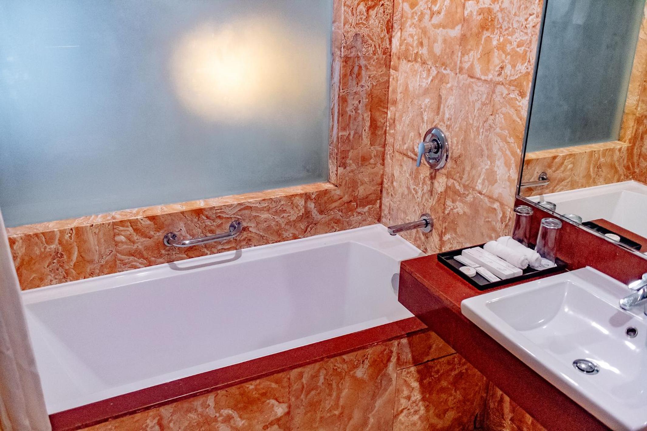 Deluxe Room - Photo 5
