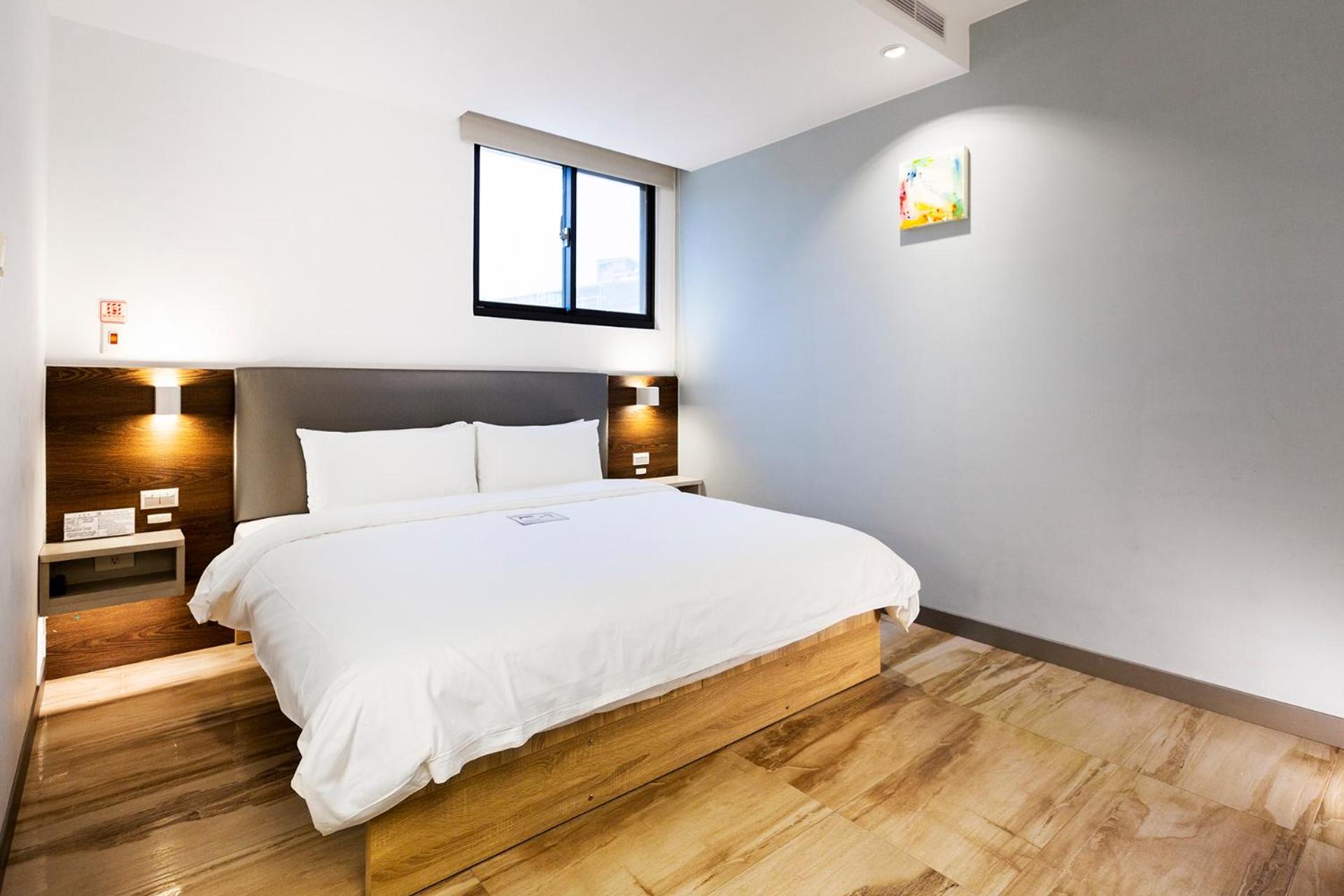 Standard Queen Room