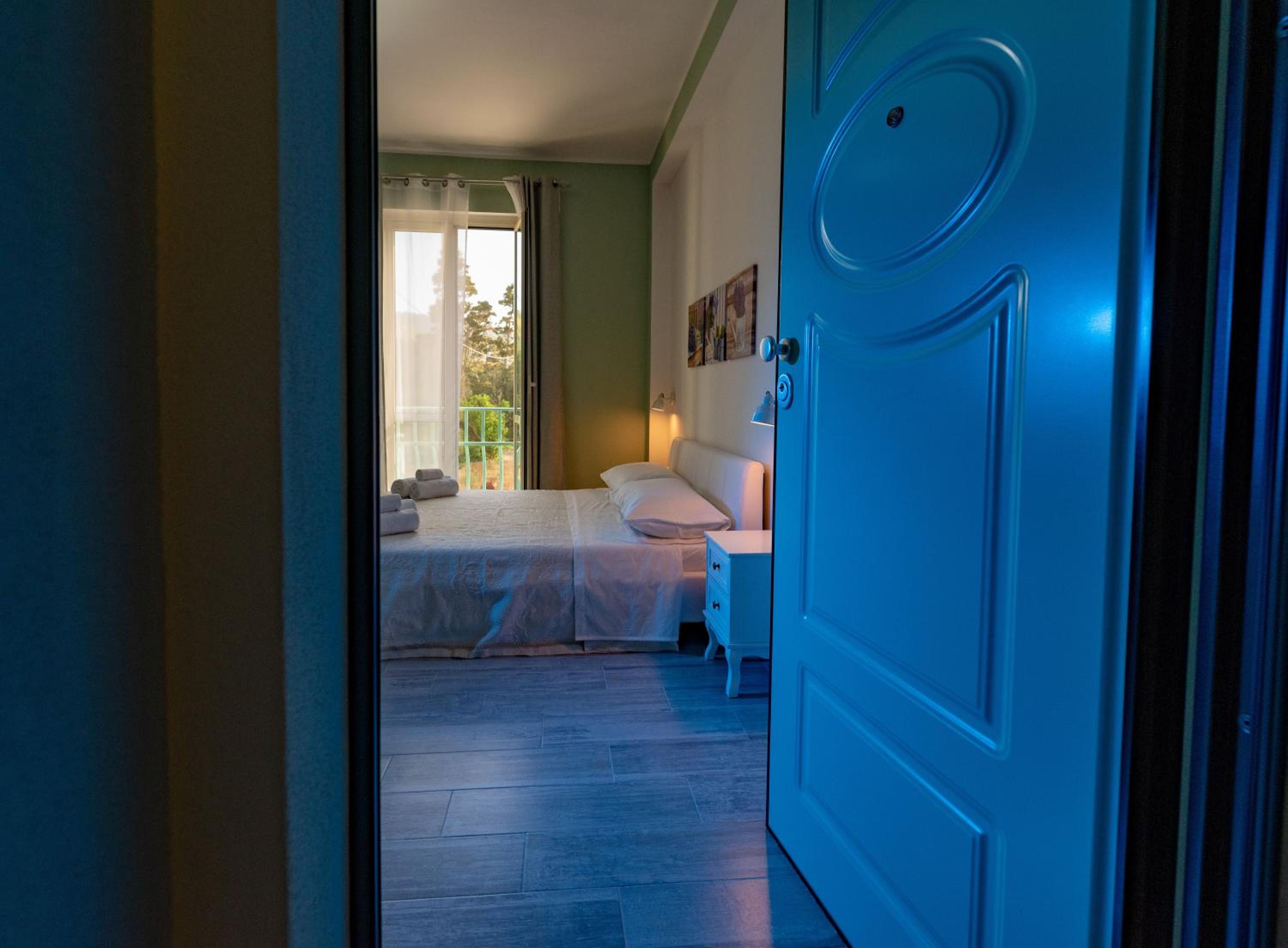 Double Room with Private Bathroom - Photo 5