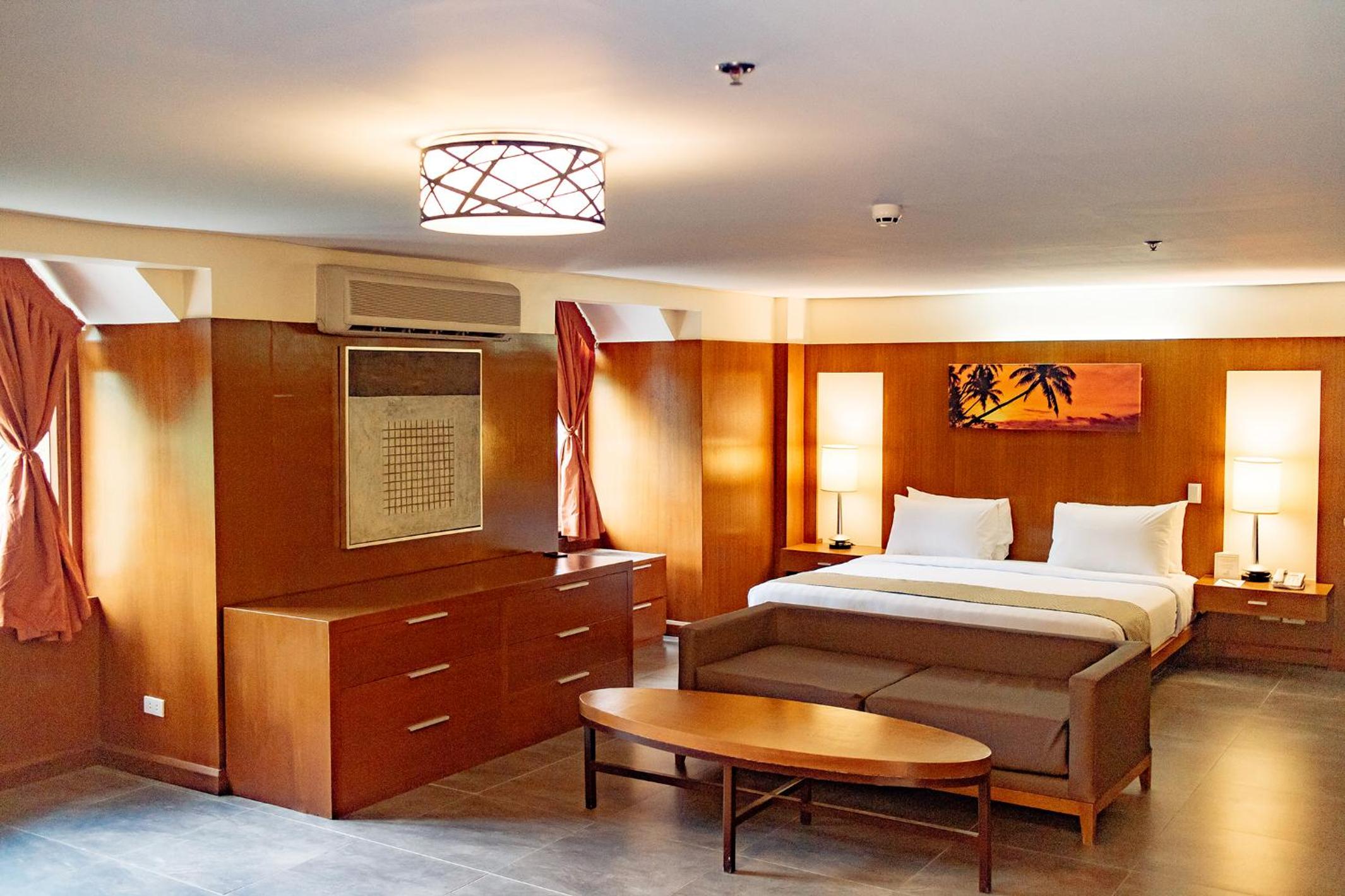Executive Suite - Photo 1