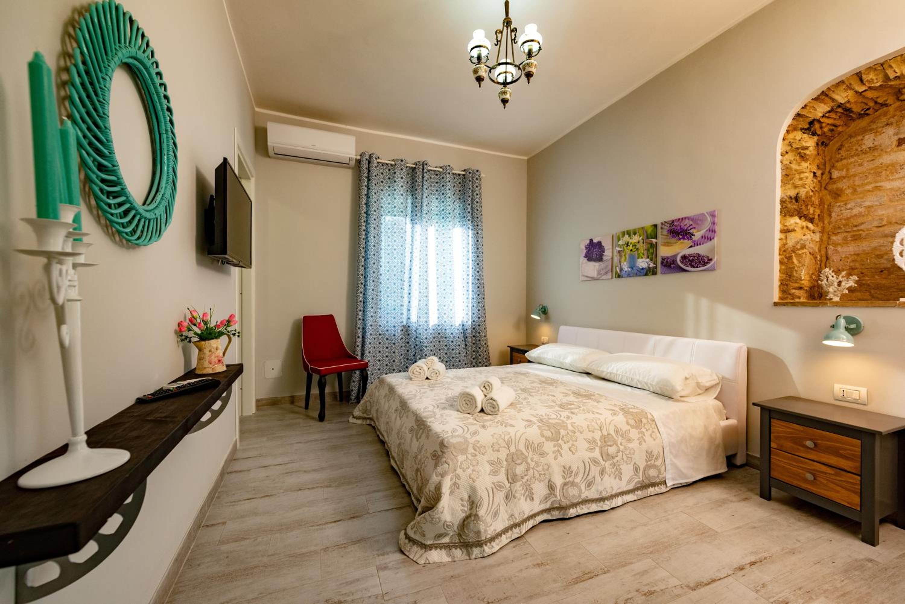 Double Room with Private Bathroom - Photo 3