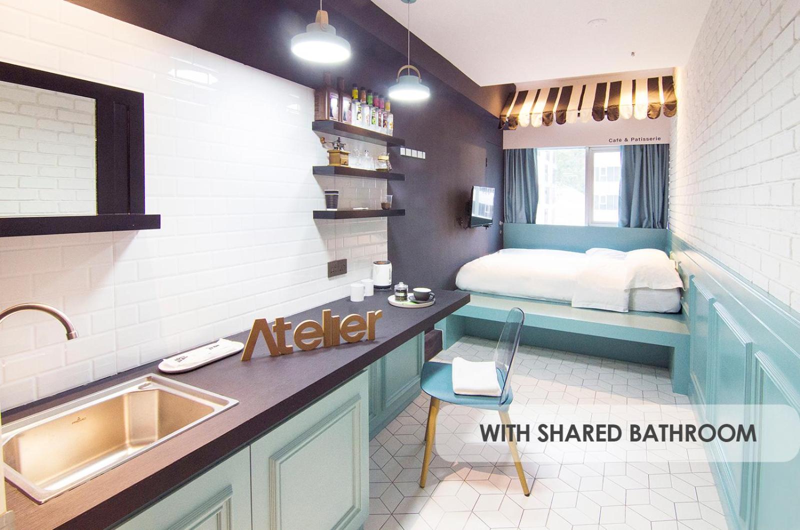 The Cafe Room (Shared Bathroom)