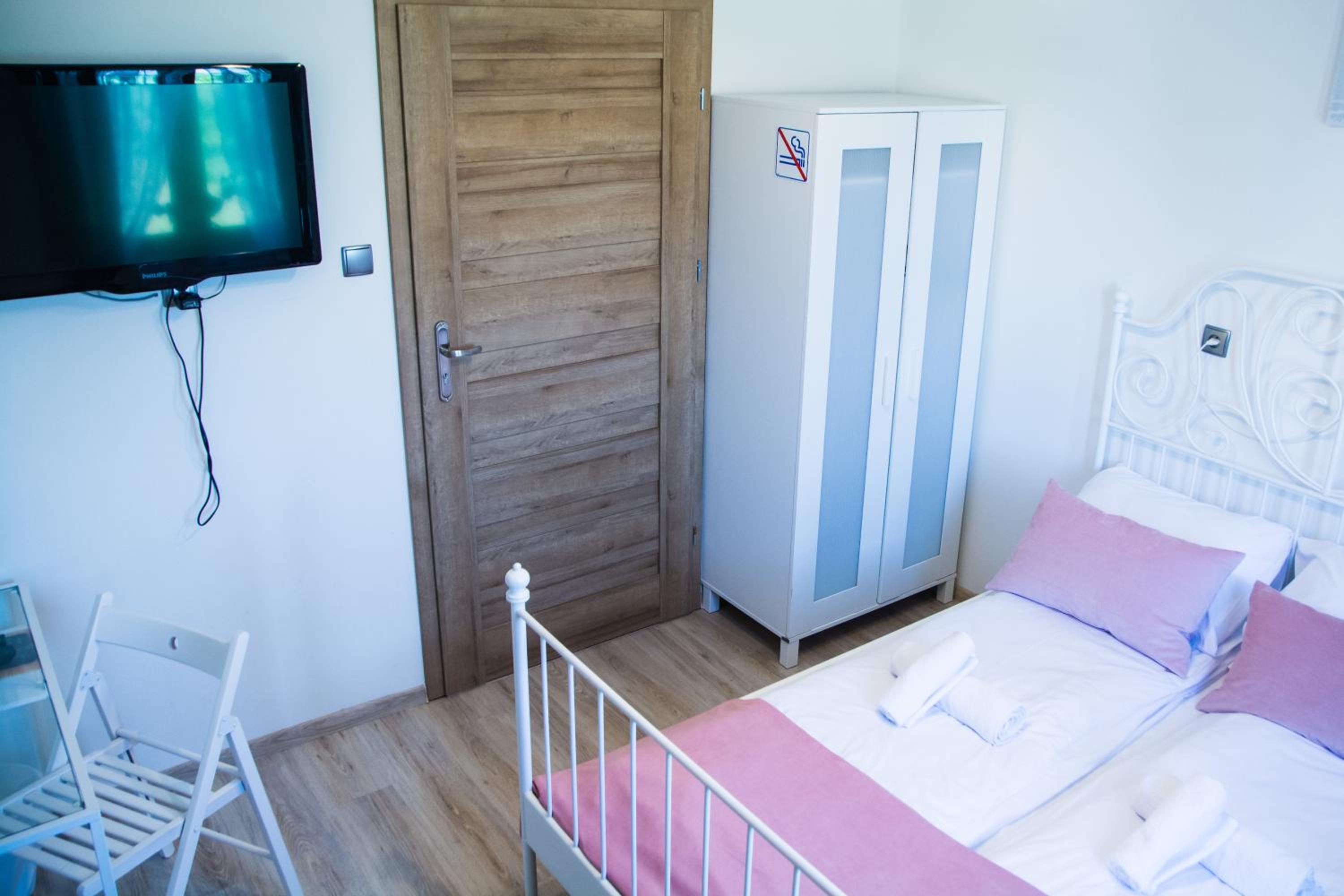 Double Room with Private Bathroom - Photo 5