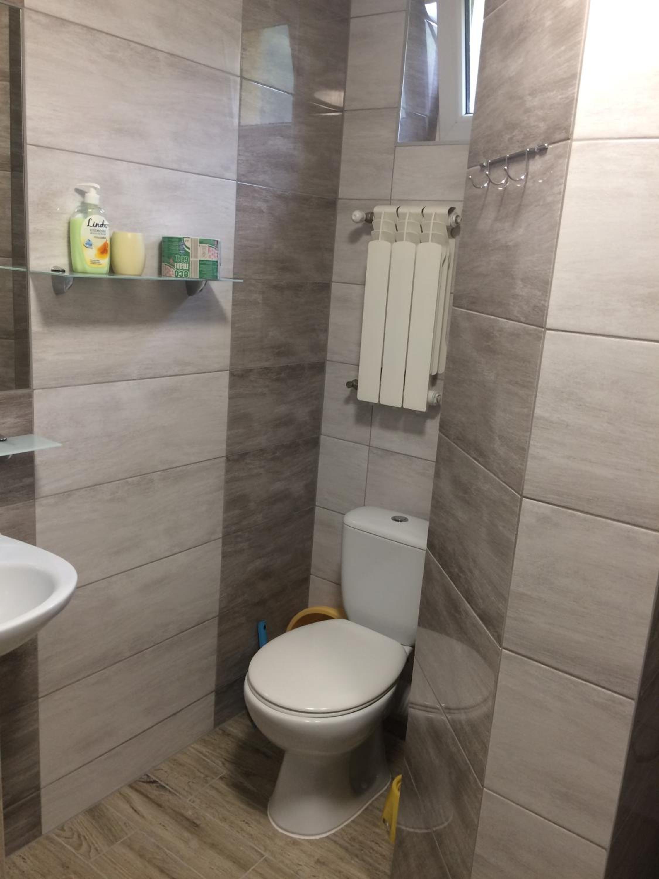 Quadruple Room - Photo 8