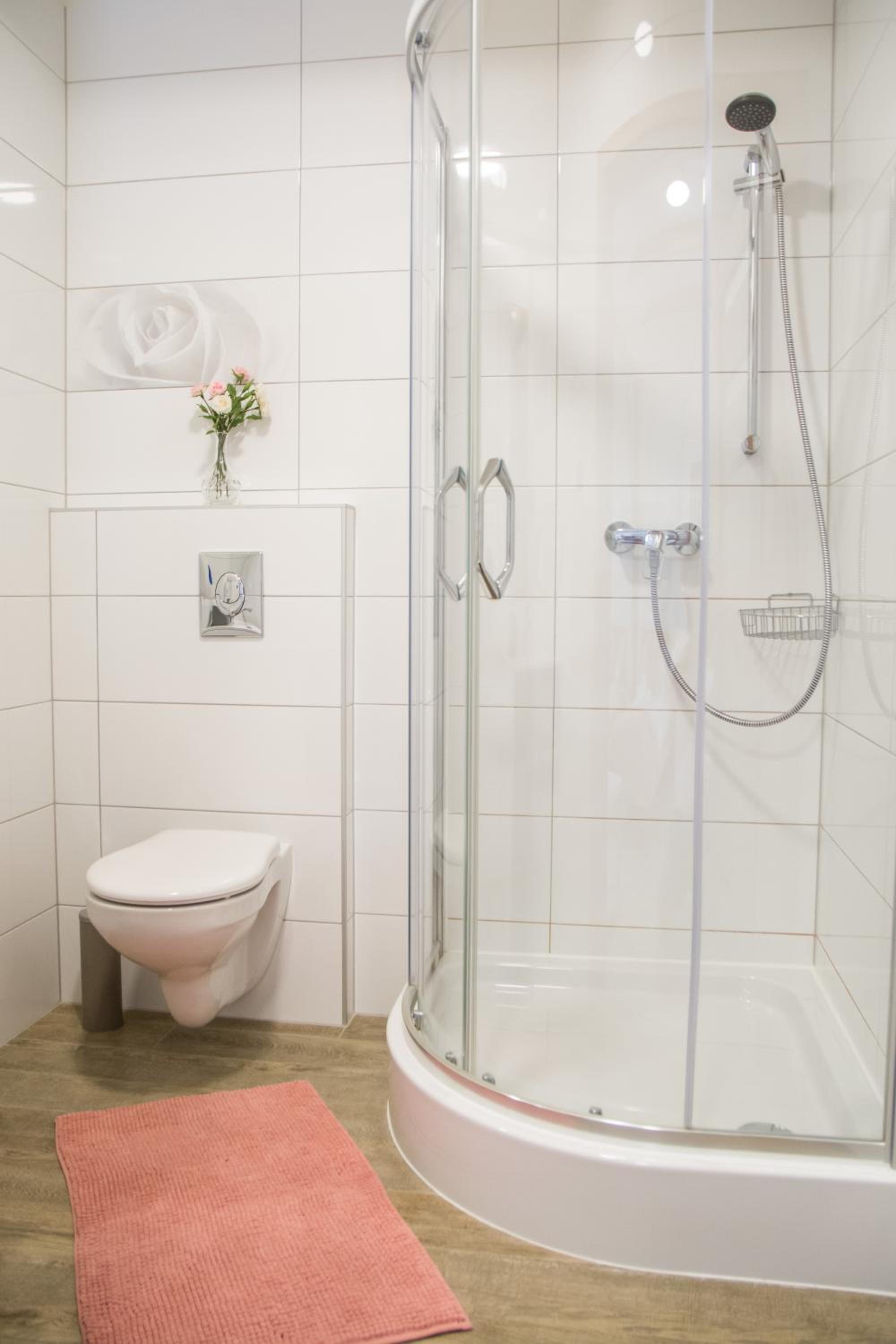 Family Room with Bathroom - Photo 2