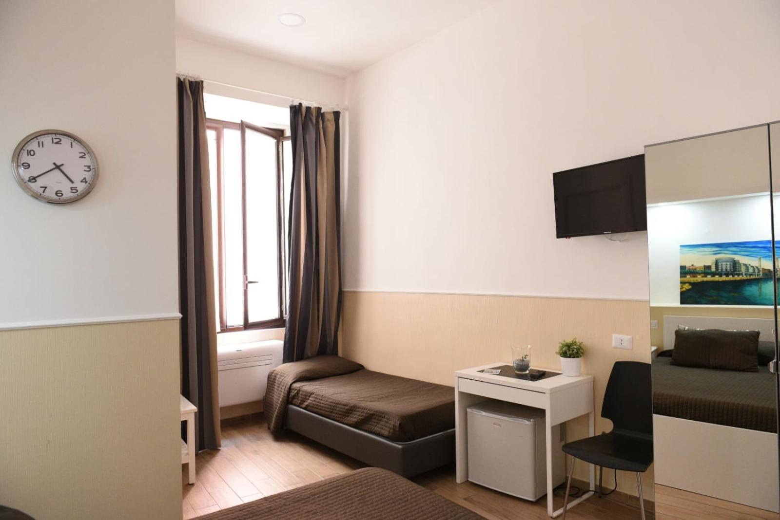 Comfort Triple Room with Shower - Photo 9
