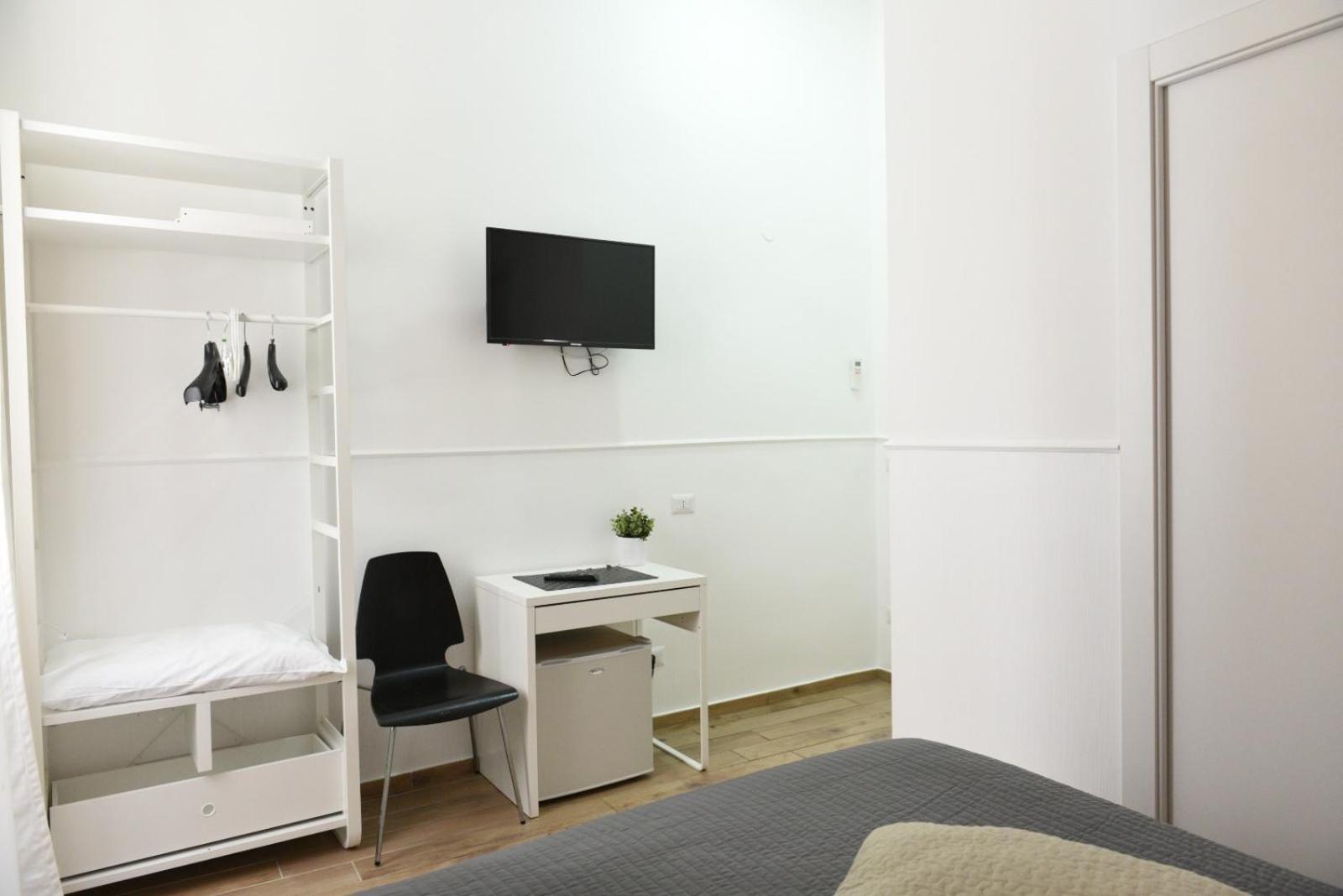 Standard Double Room - Photo 6
