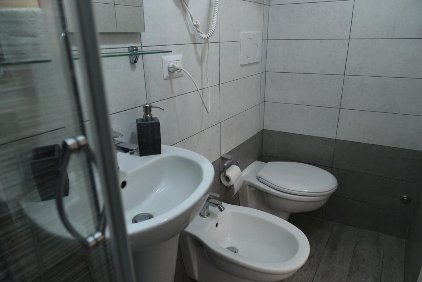 Standard Double Room - Photo 5