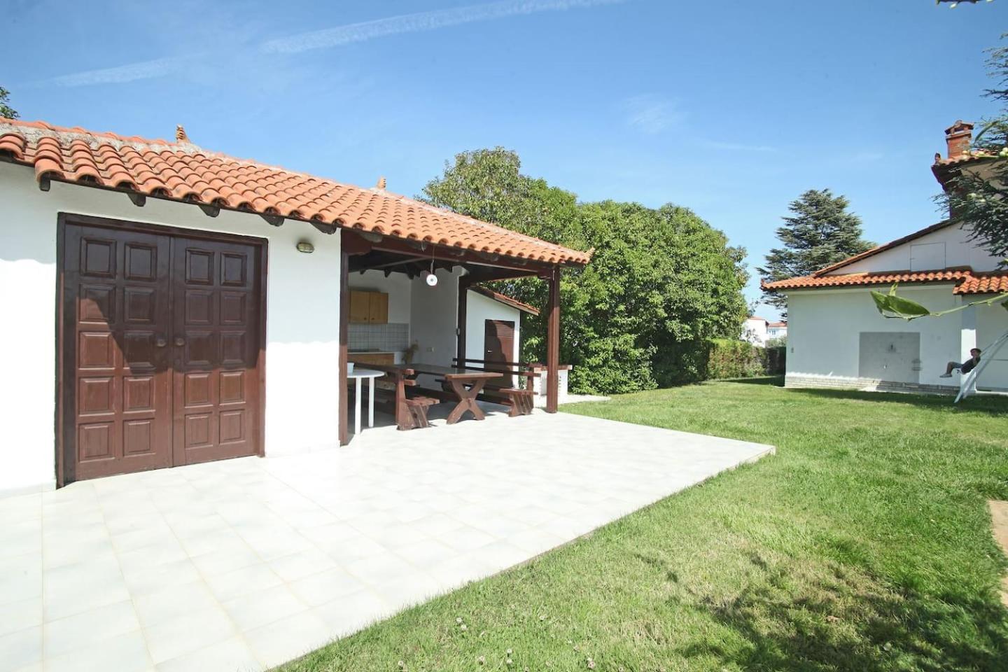 Villa photo 2