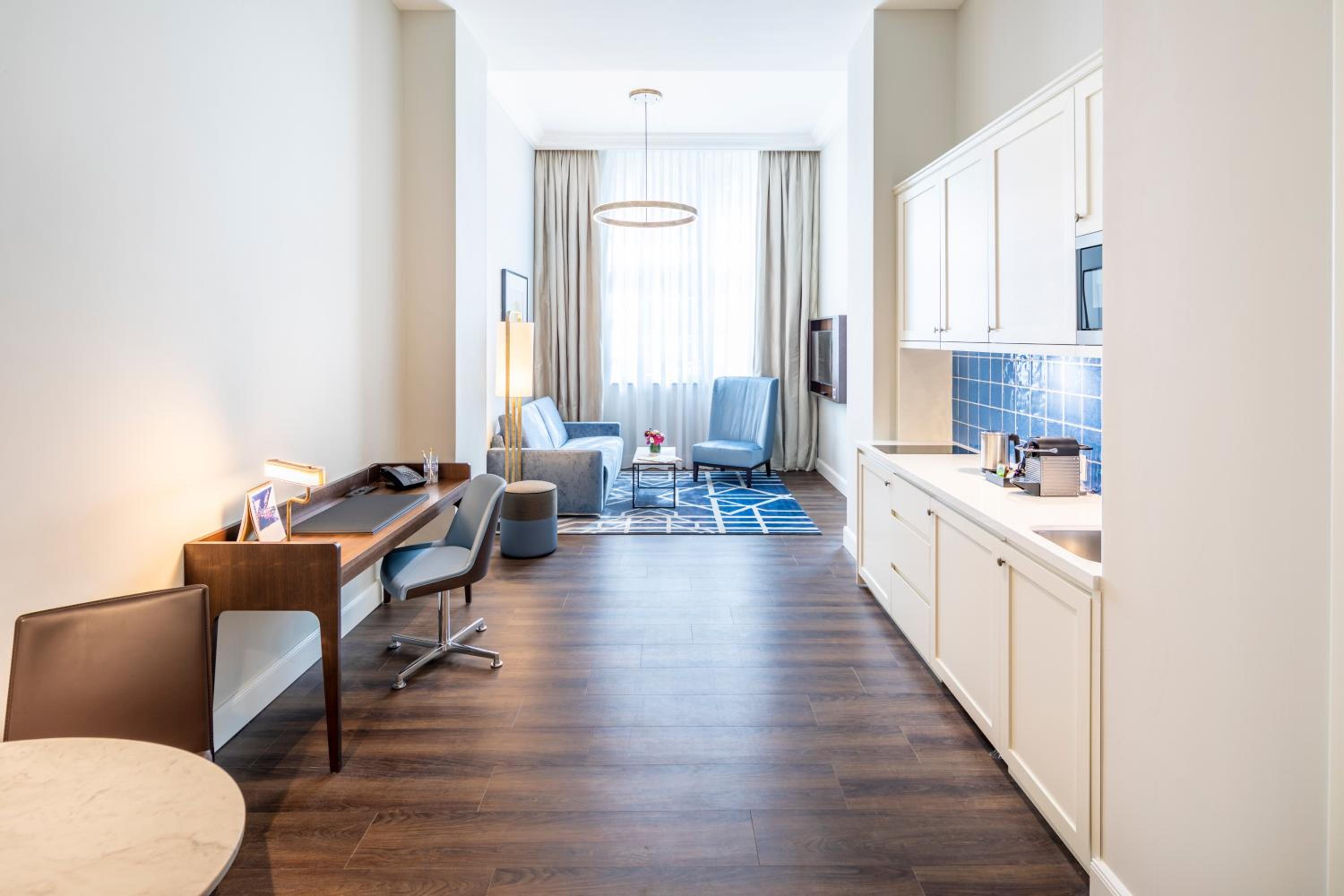 One Bedroom Premier thumbnail 6