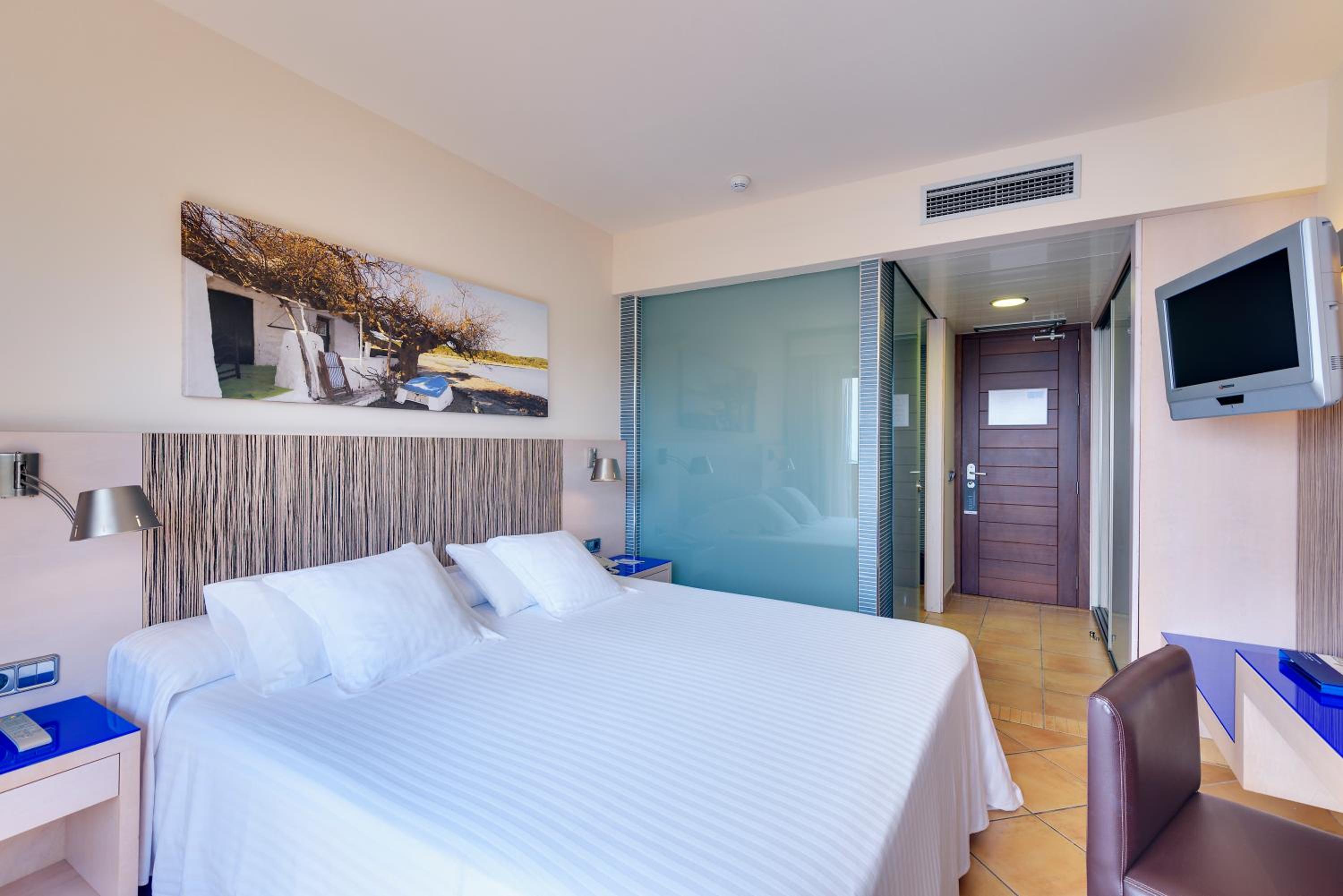 Twin/Double balcony room (1 adult)