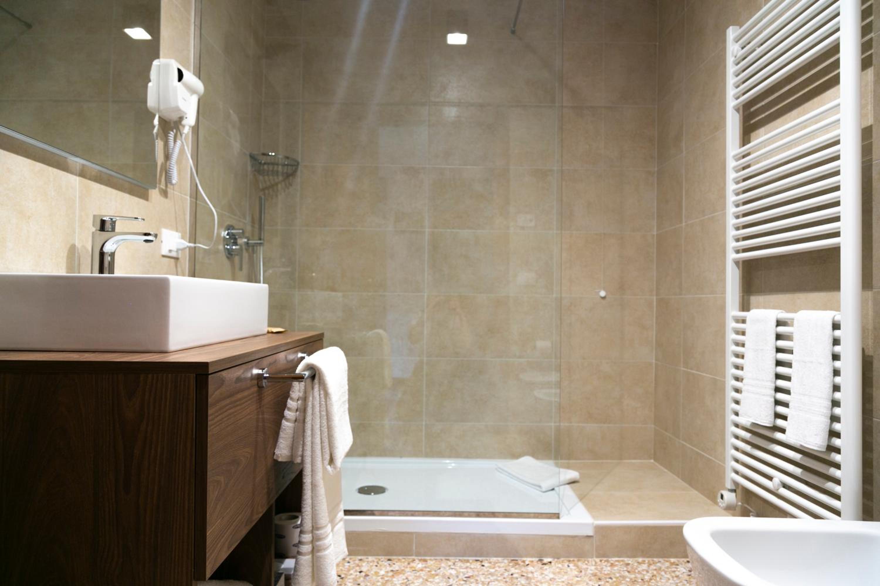 Standard Double Room - Photo 6
