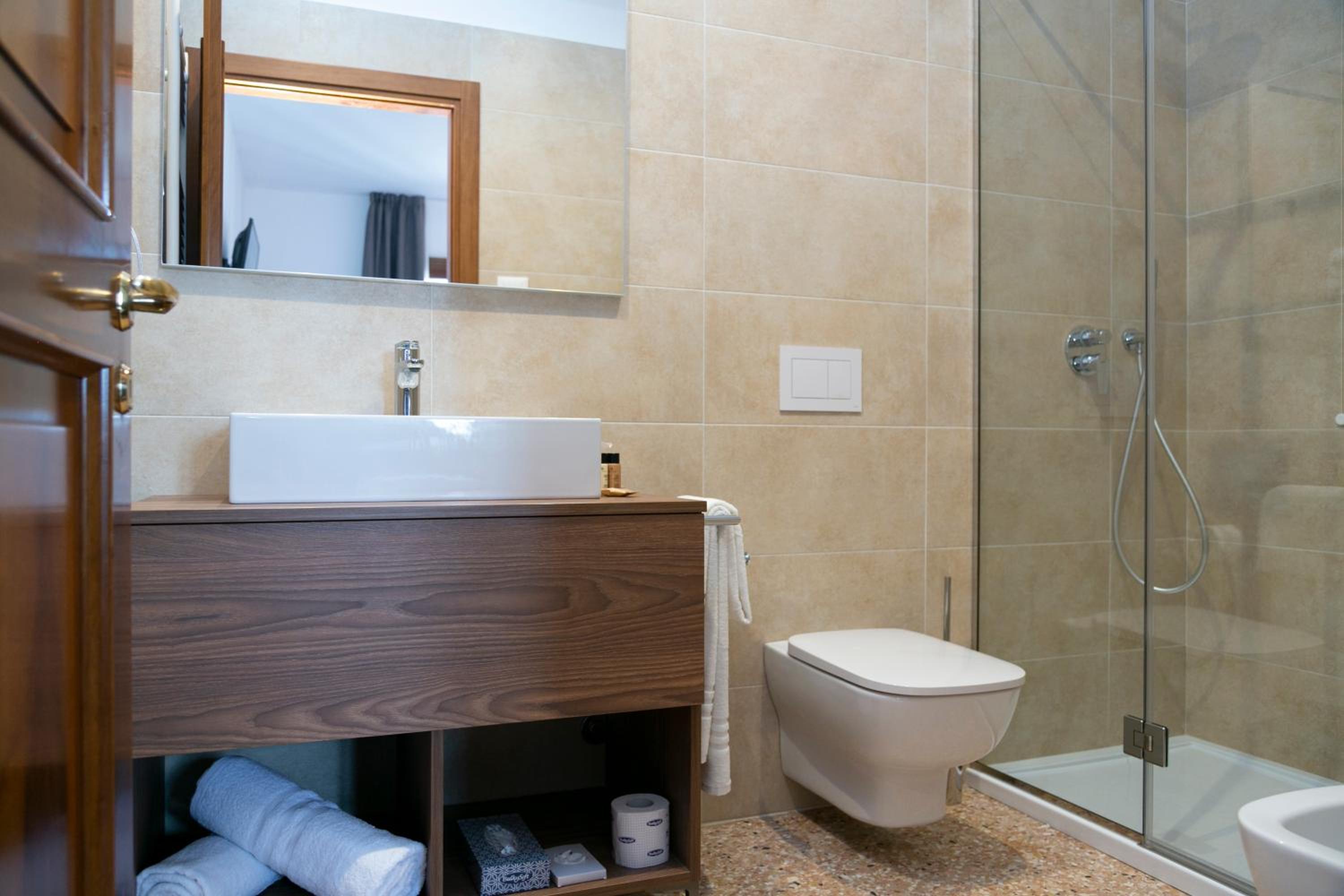 Standard Double Room - Photo 2