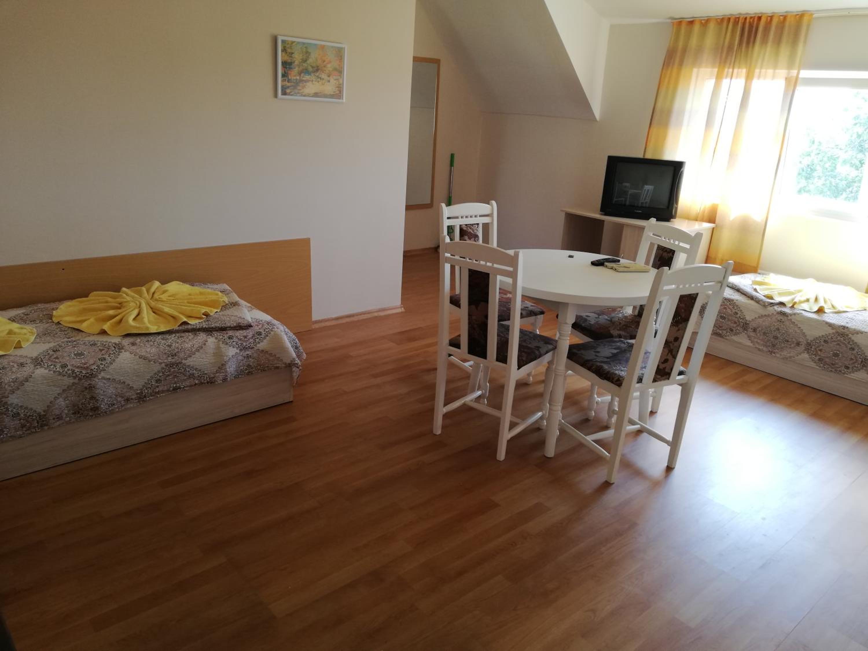 Apartment with Balcony photo 3