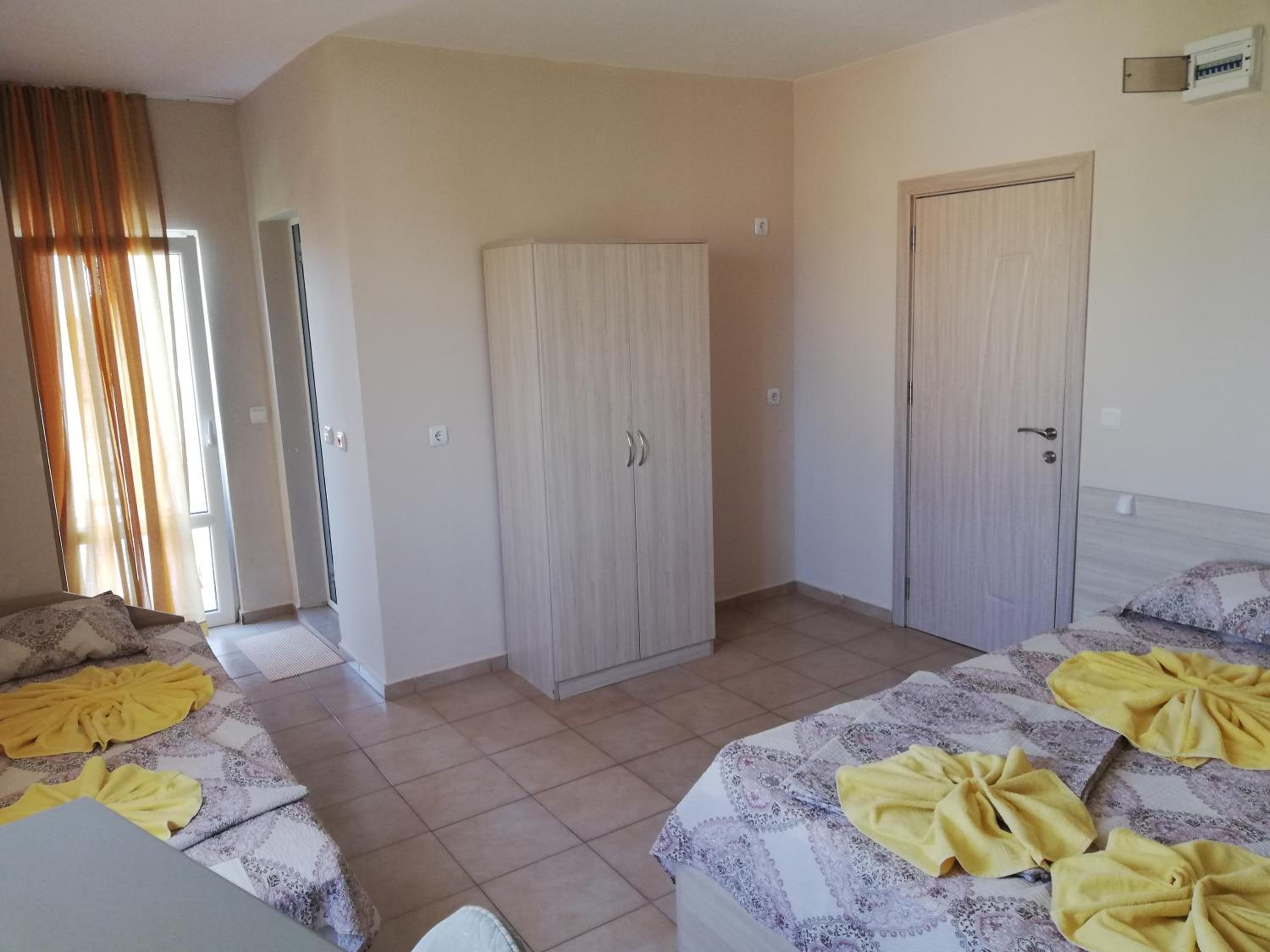 Junior Suite with Balcony (3 Adults) photo 3