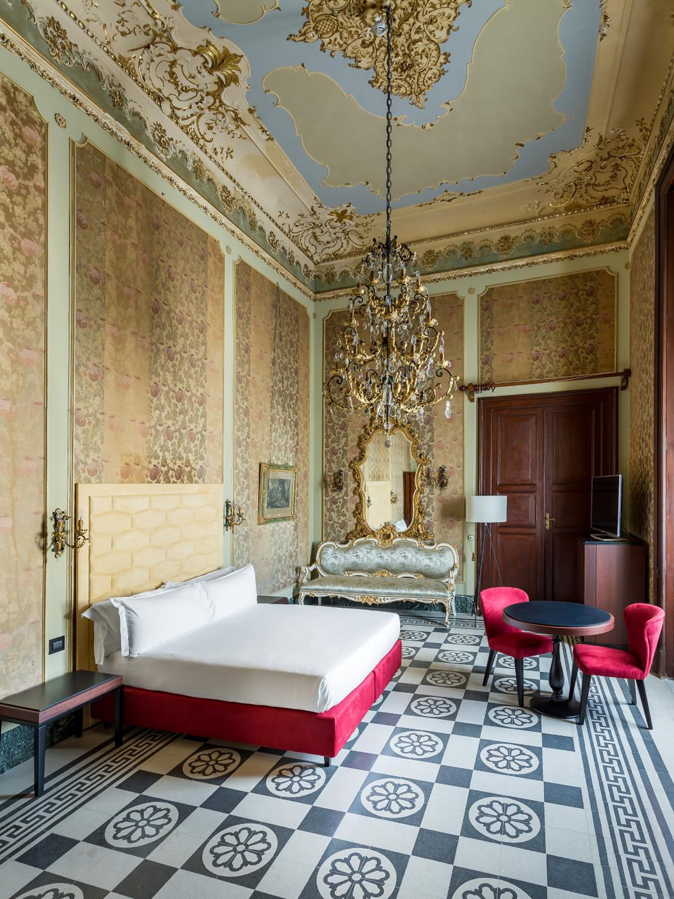 Deluxe Room - Photo 11
