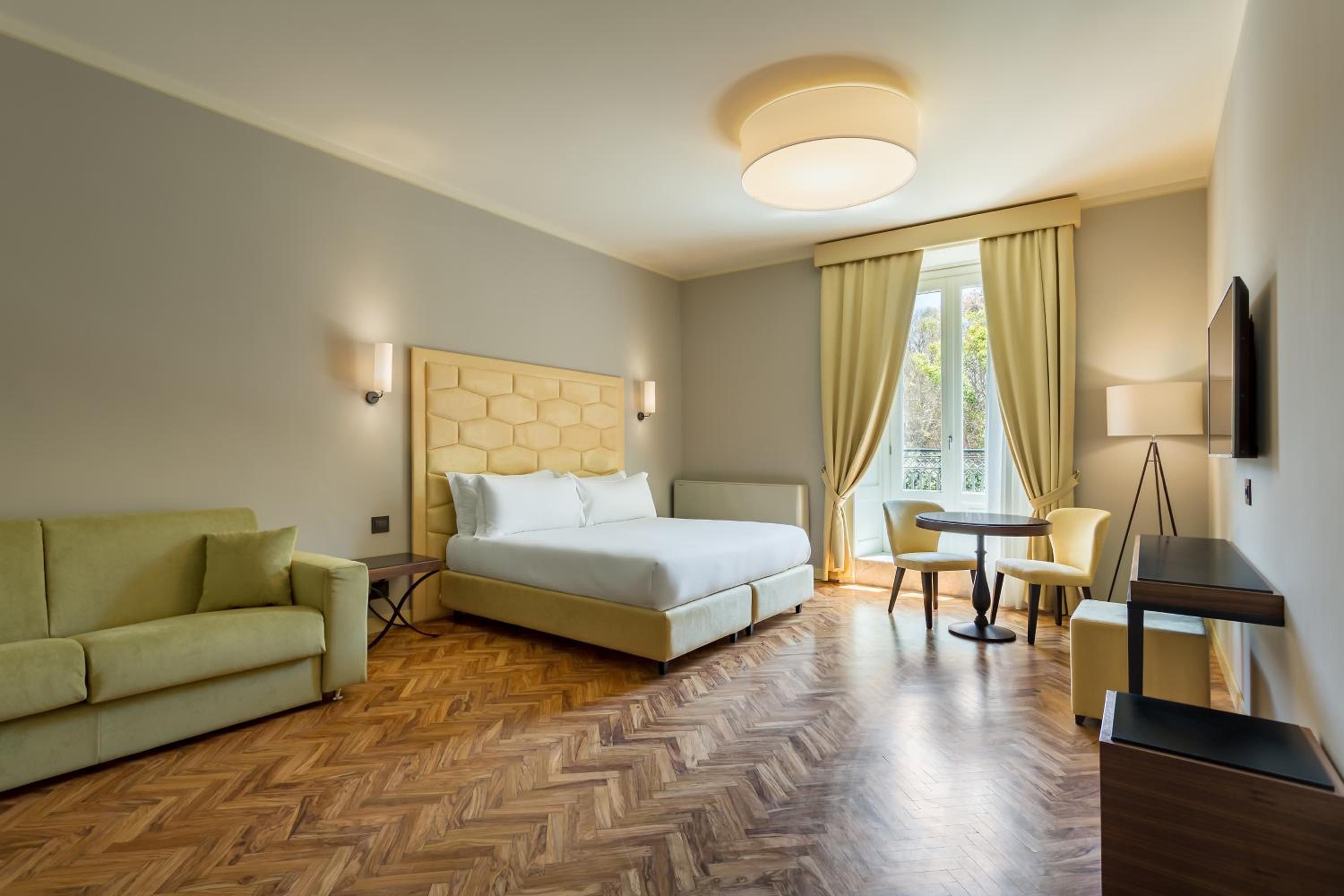 Deluxe Room - Photo 3