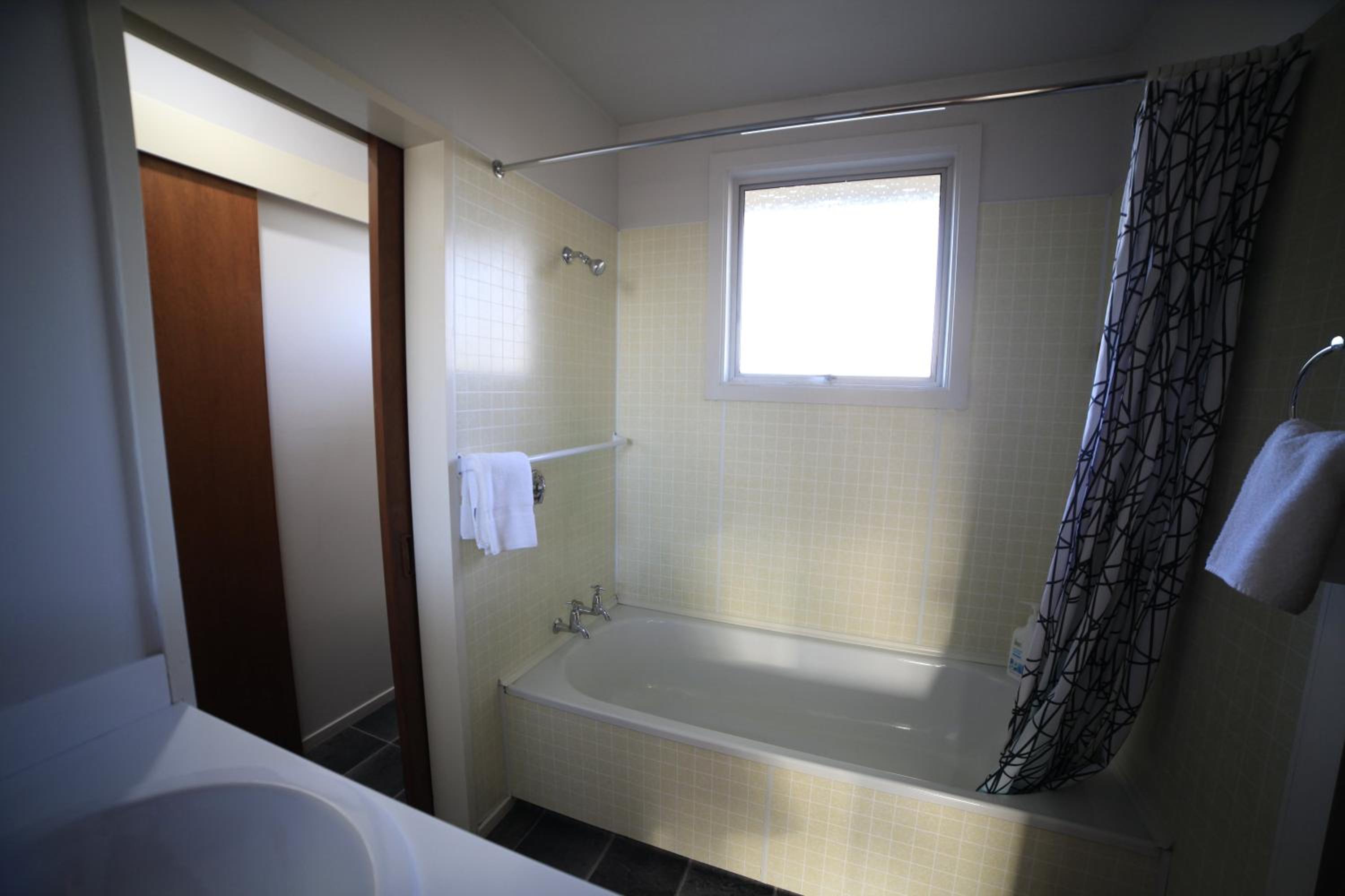 Three-Bedroom House photo 3