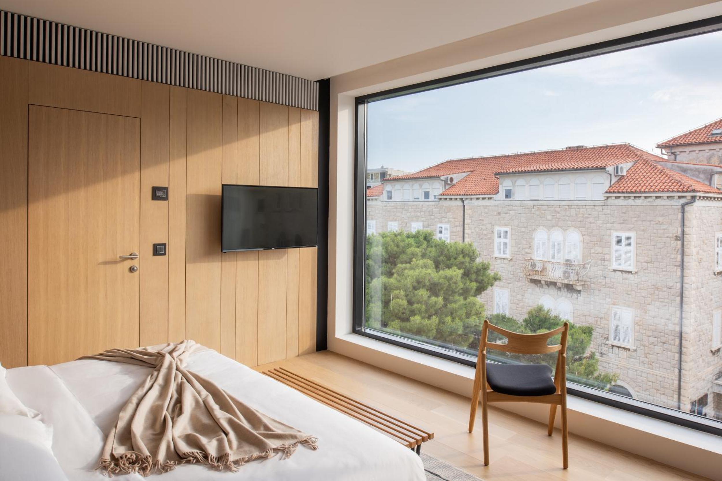 Deluxe Panoramic Double Room with City View
