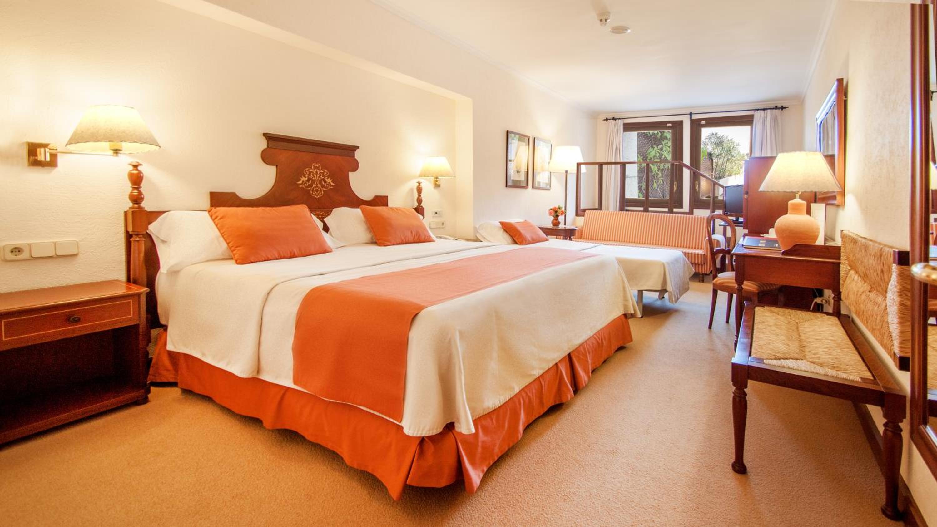 Habitación Triple con Balcón