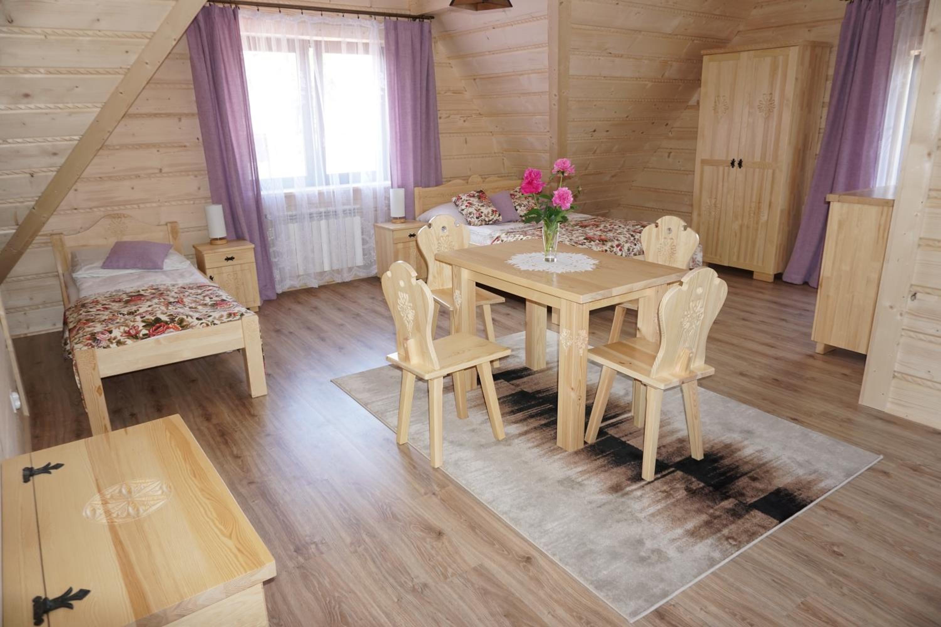 Apartment with Balcony - Photo 9