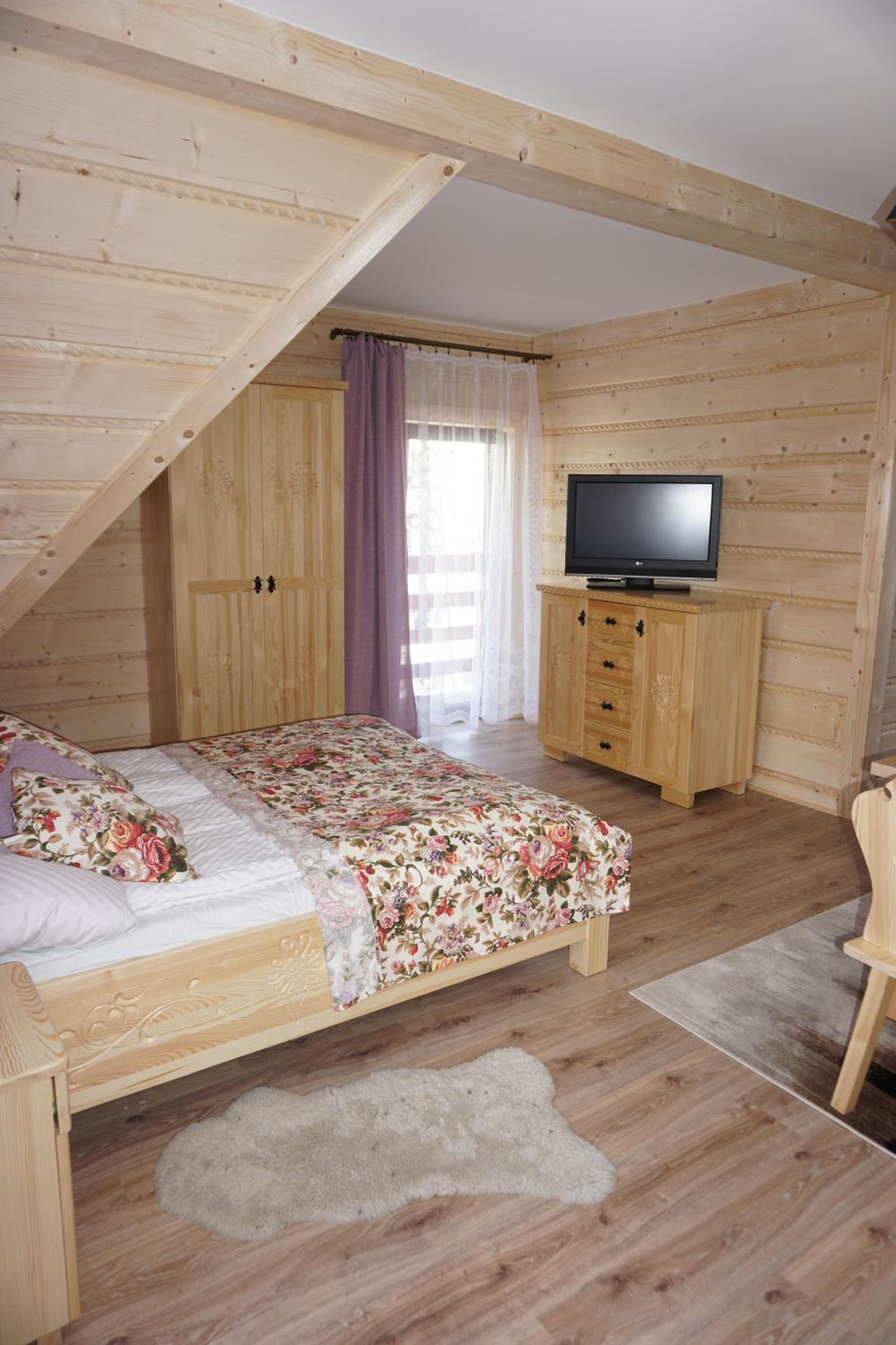 Apartment with Balcony - Photo 7